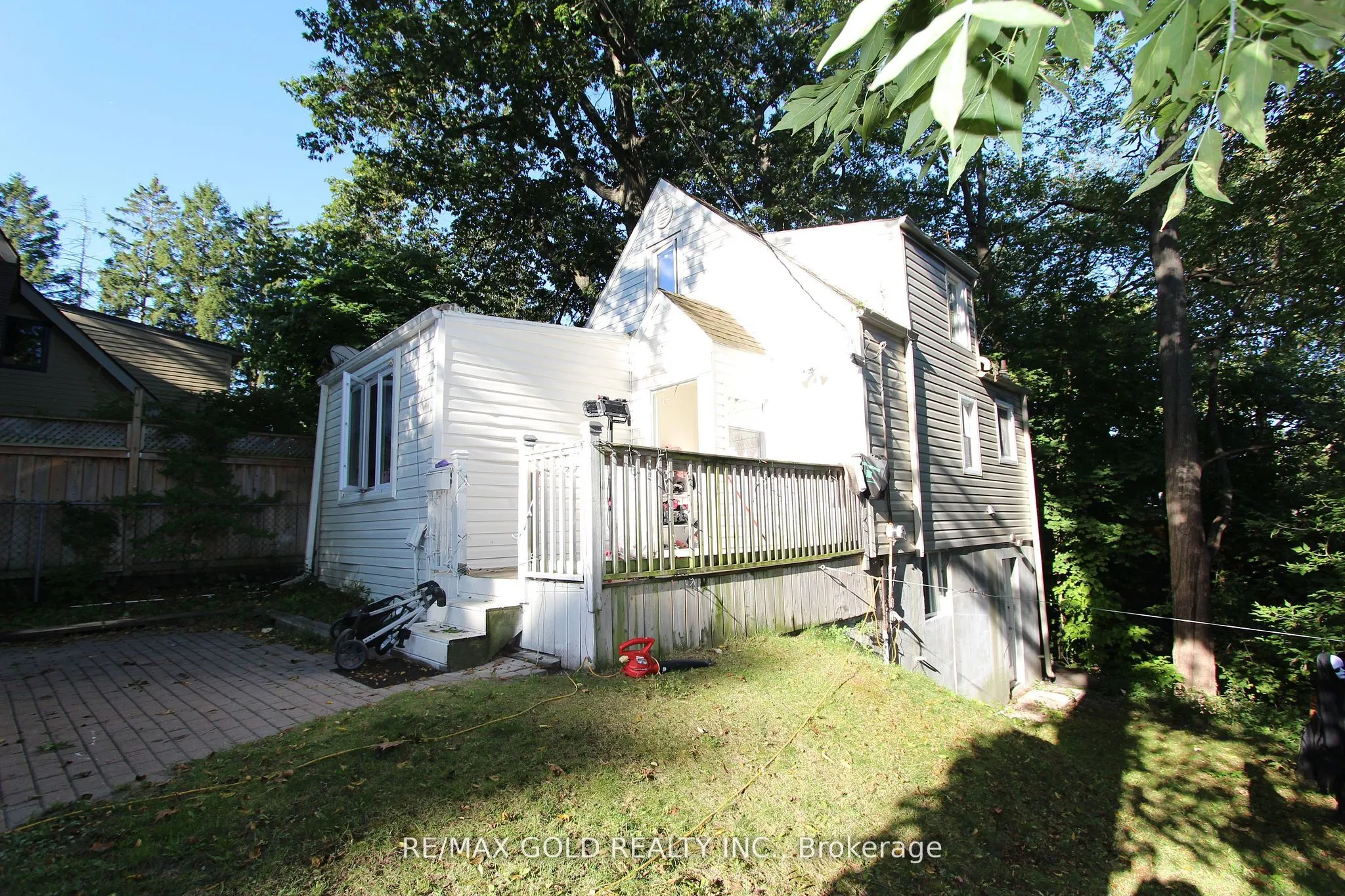 961 Lakeshore Road W