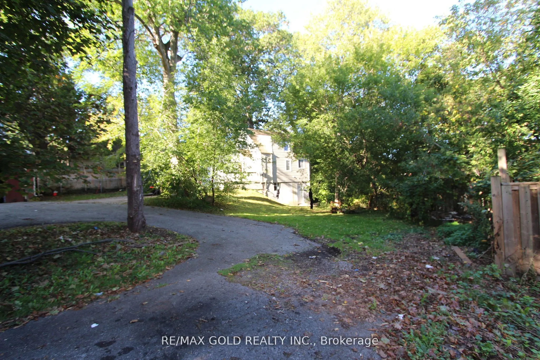 961 Lakeshore Road W