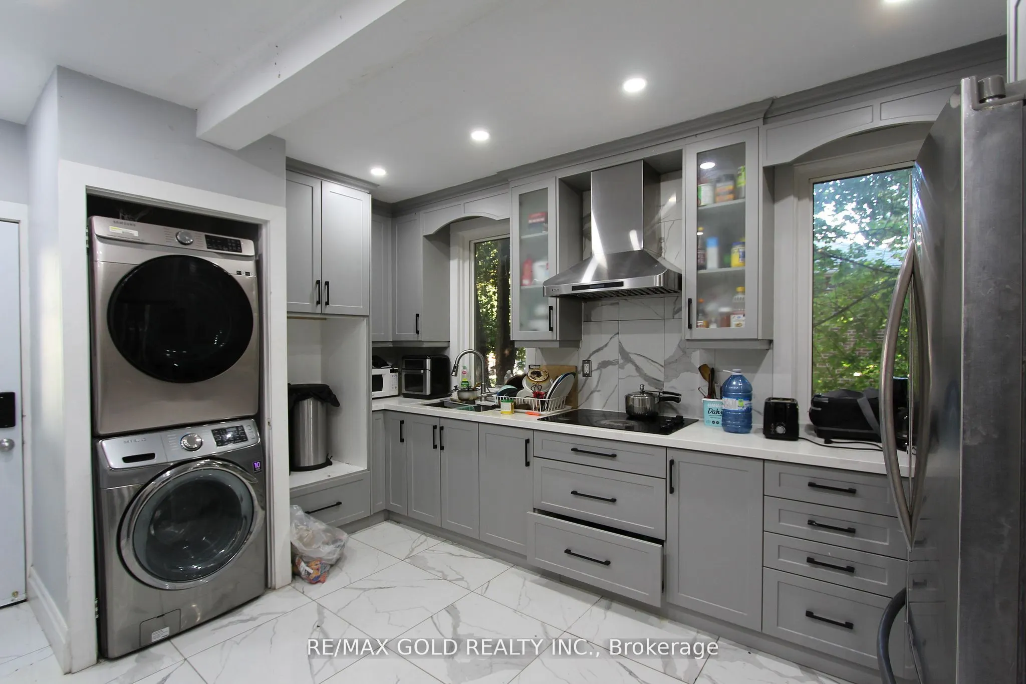 961 Lakeshore Road W