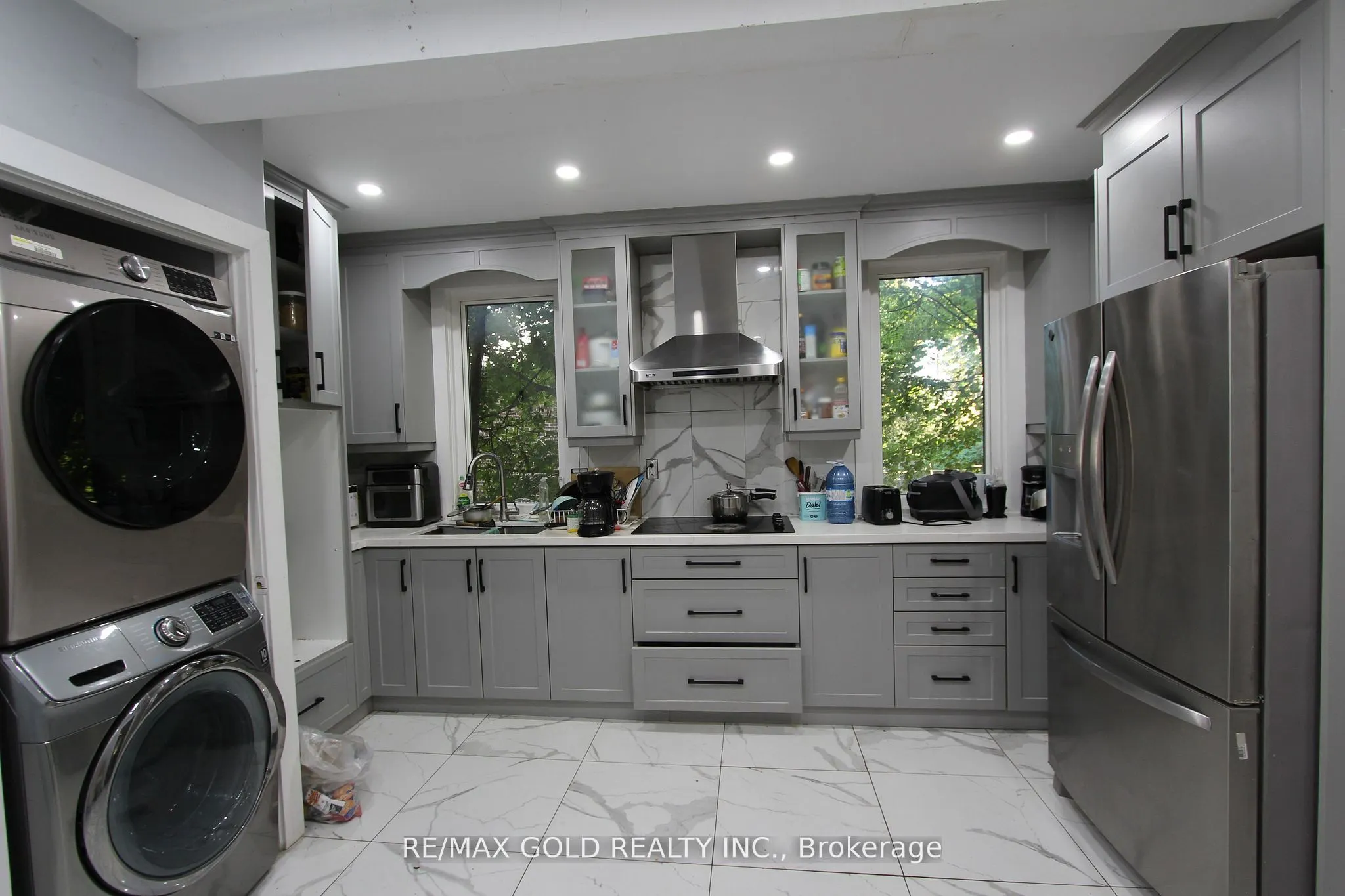 961 Lakeshore Road W