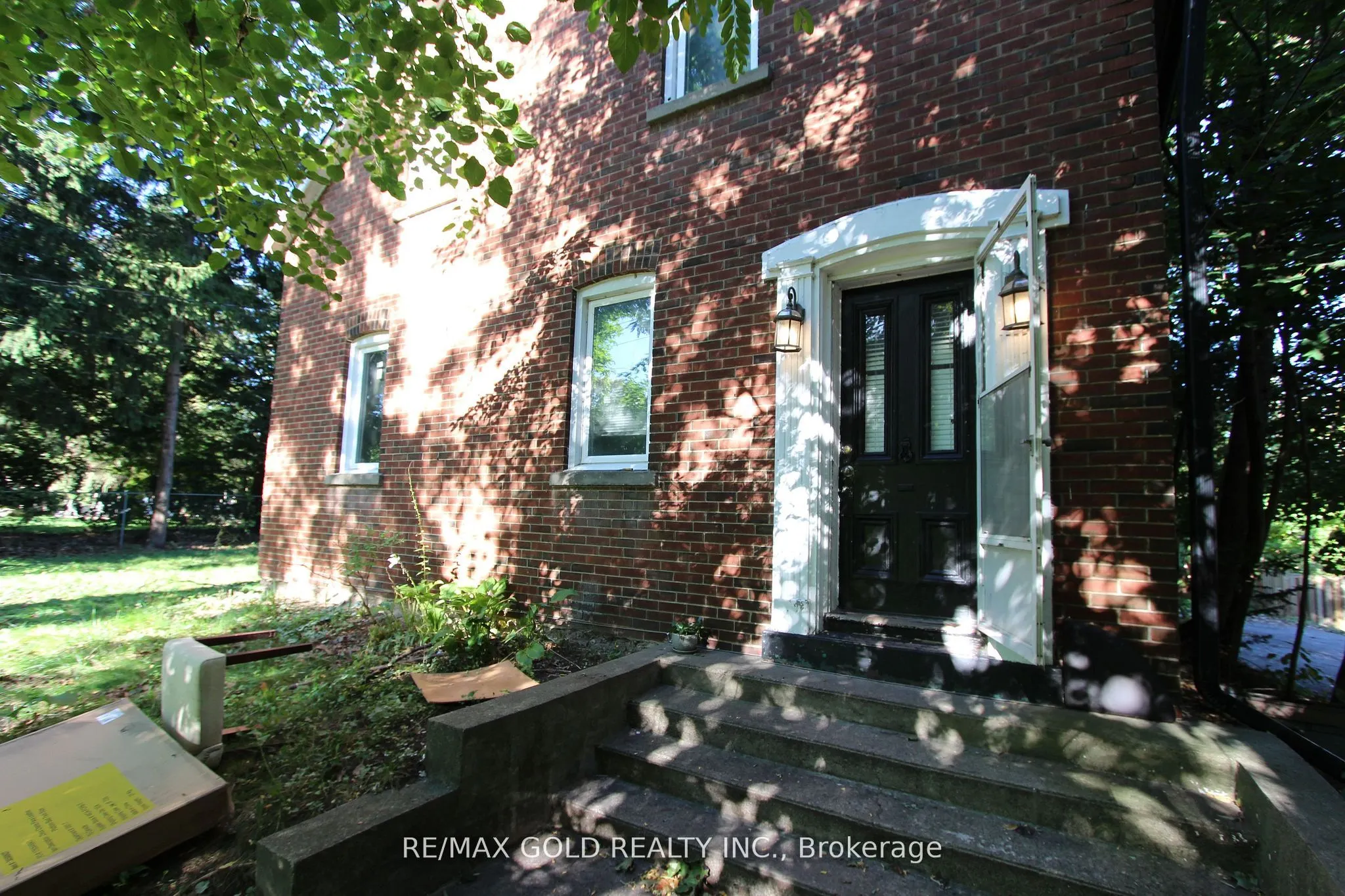 961 Lakeshore Road W