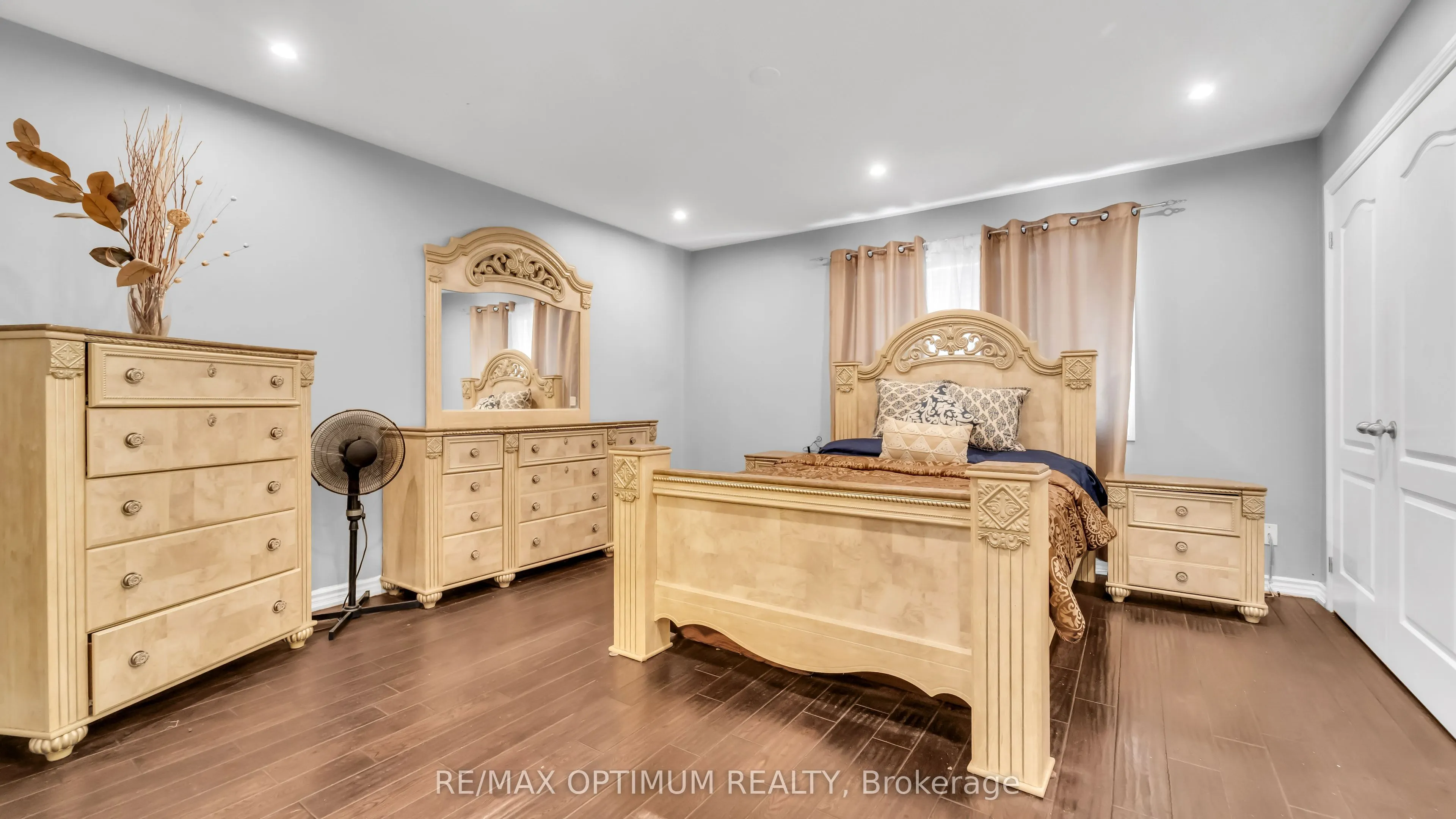 151 Cedar Lake Crescent #33