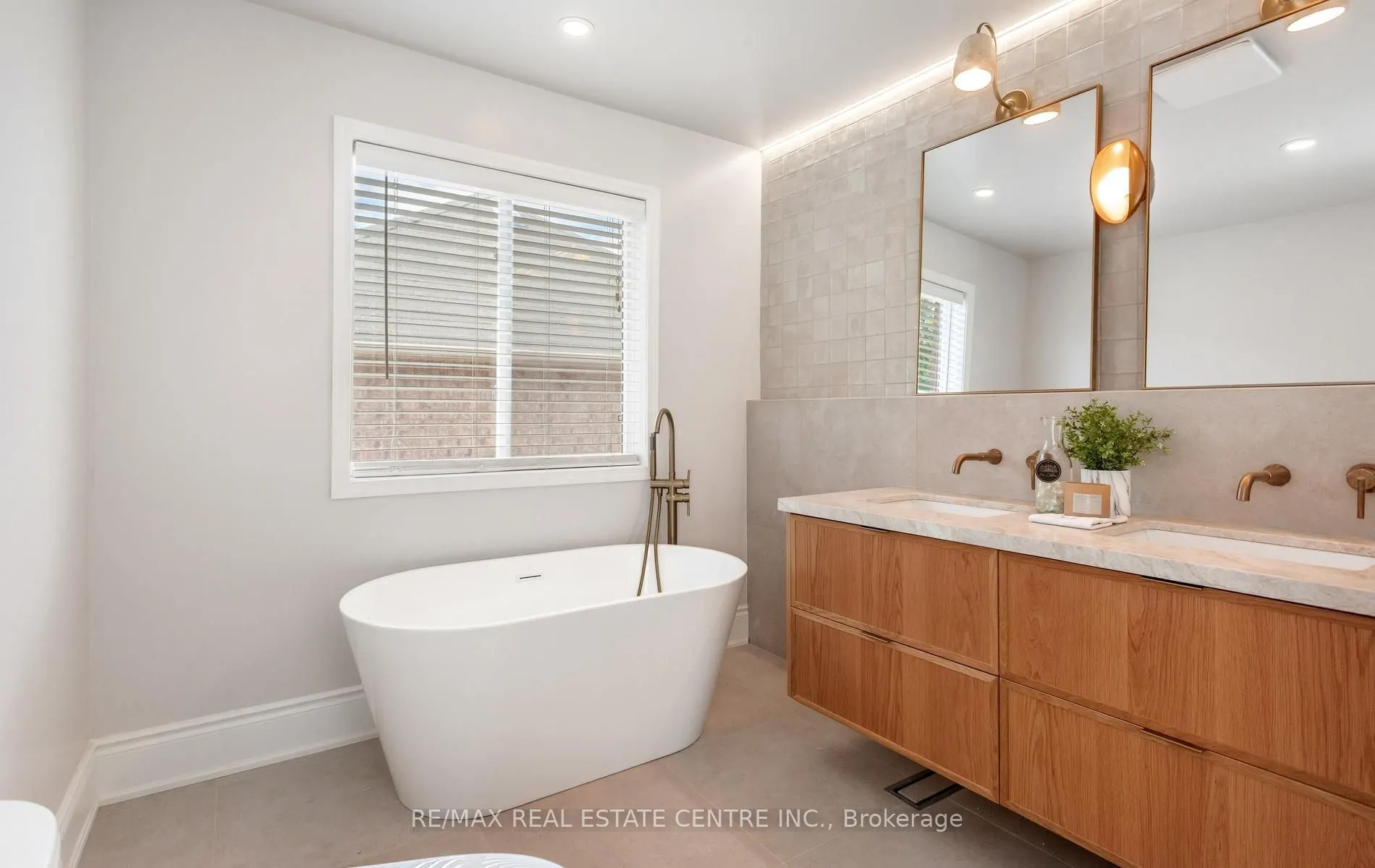 54 Apple Blossom Crescent