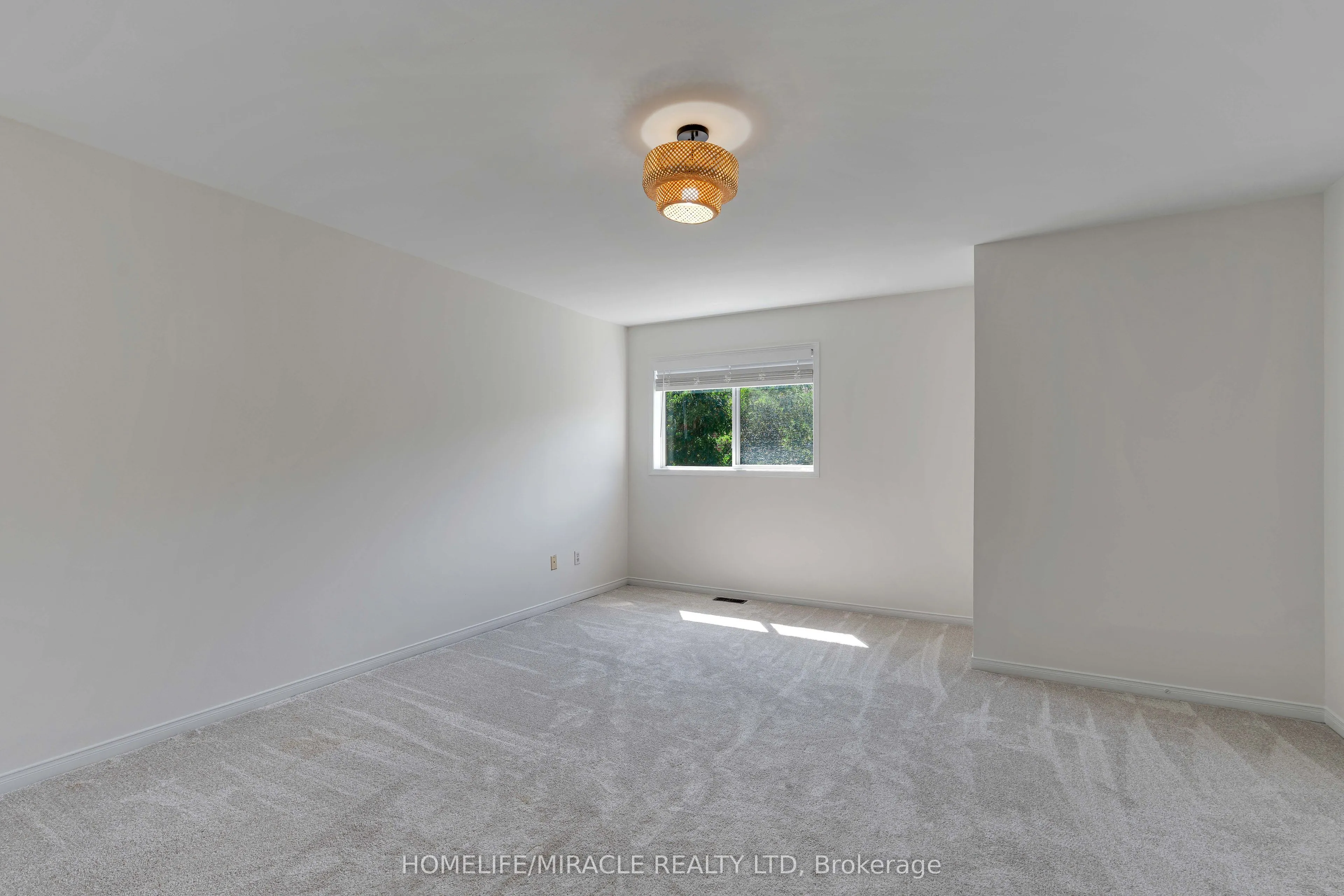 4191 Goldenrod Crescent