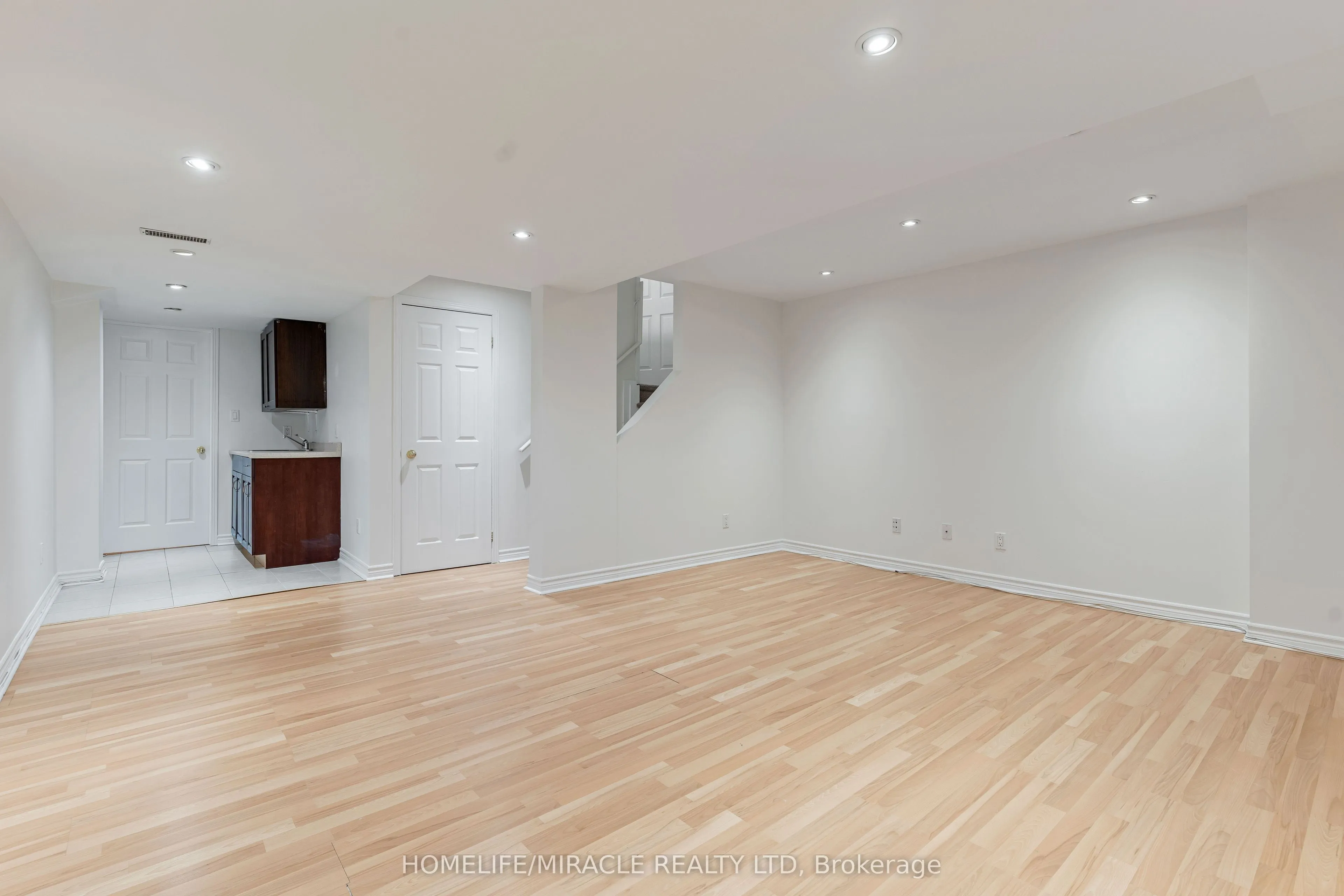 4191 Goldenrod Crescent