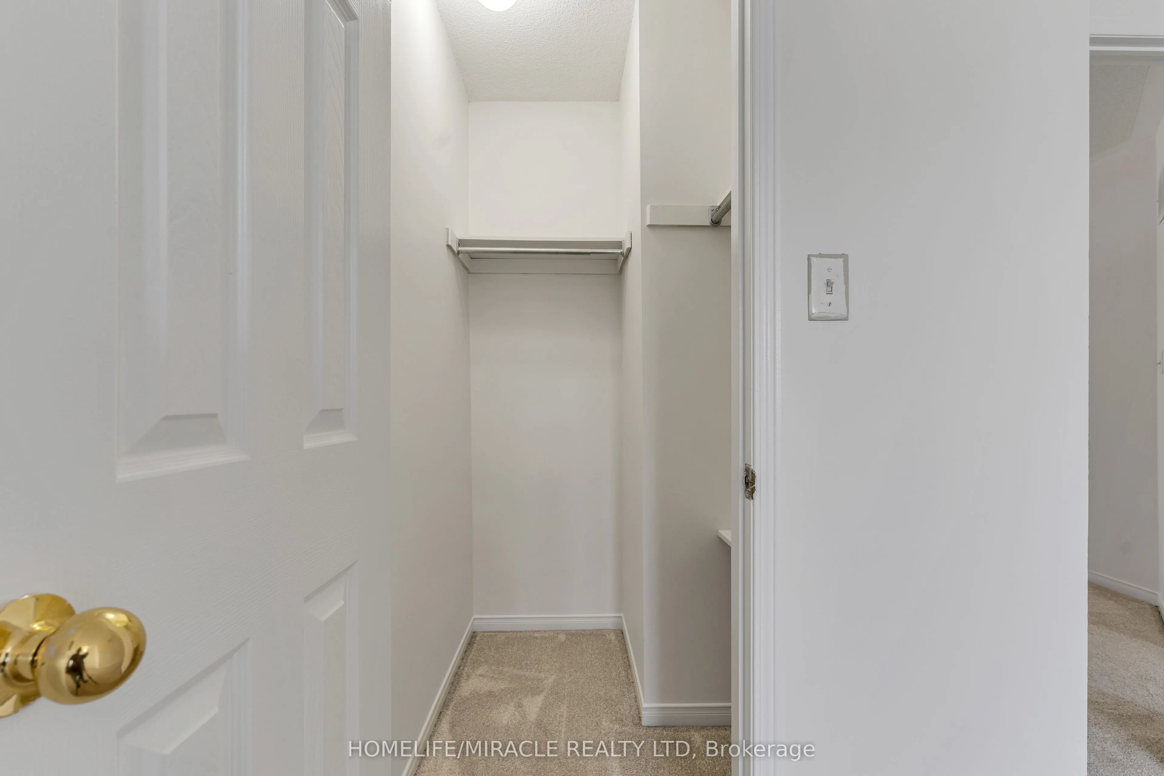4191 Goldenrod Crescent