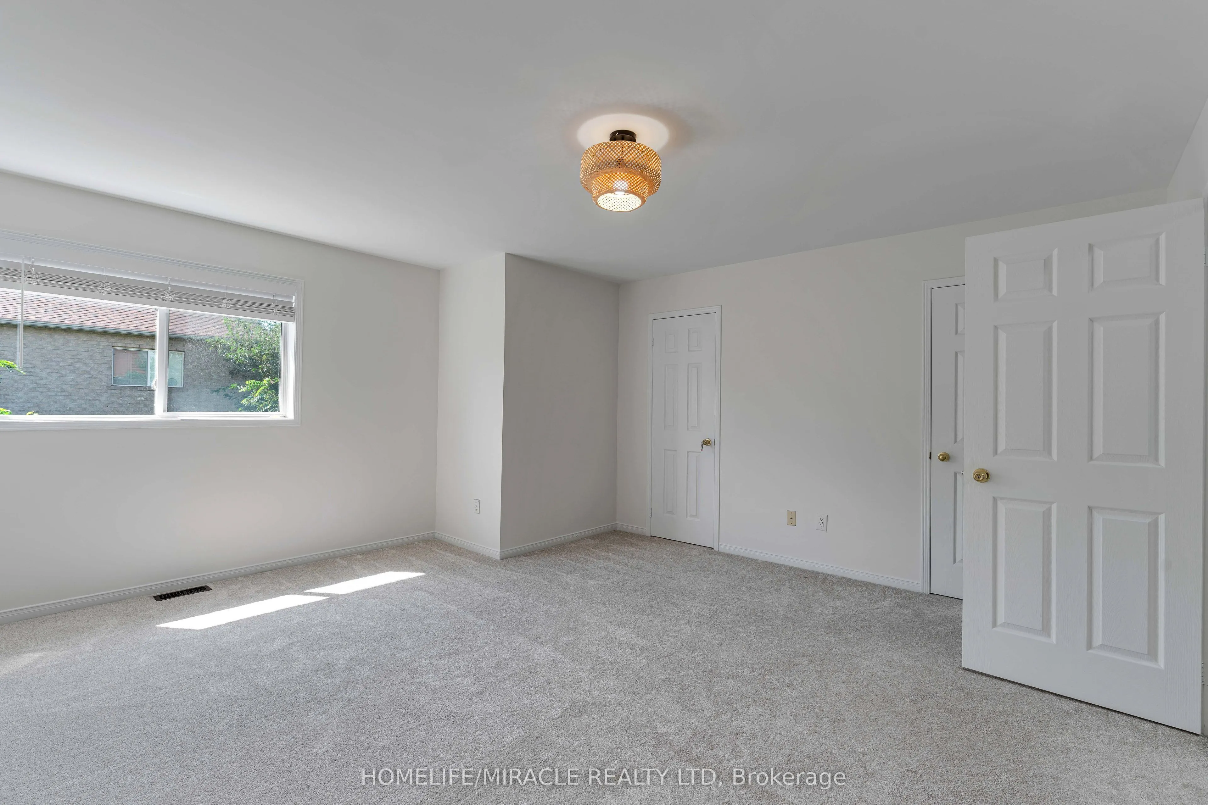 4191 Goldenrod Crescent
