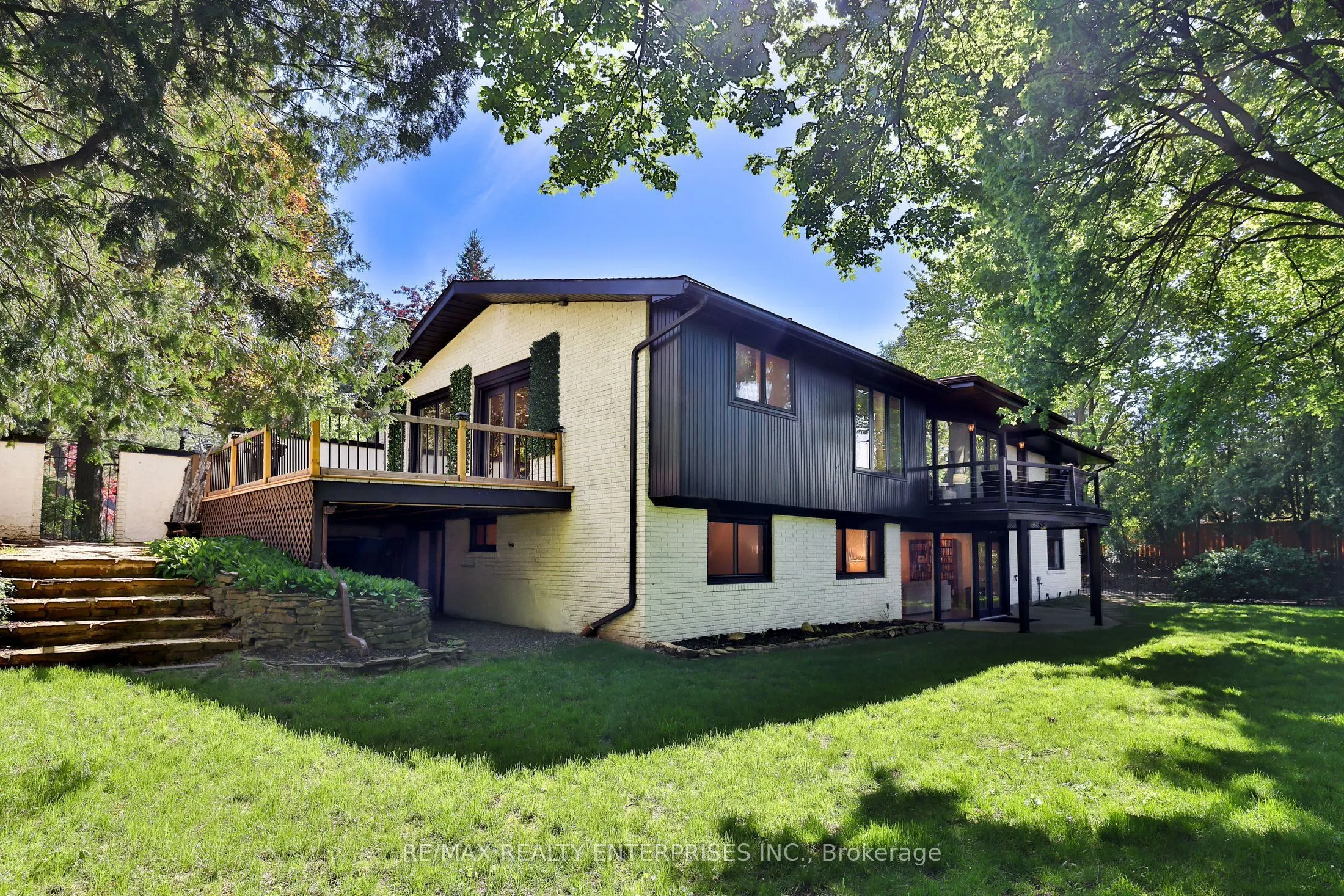 625 Sir Richards Road