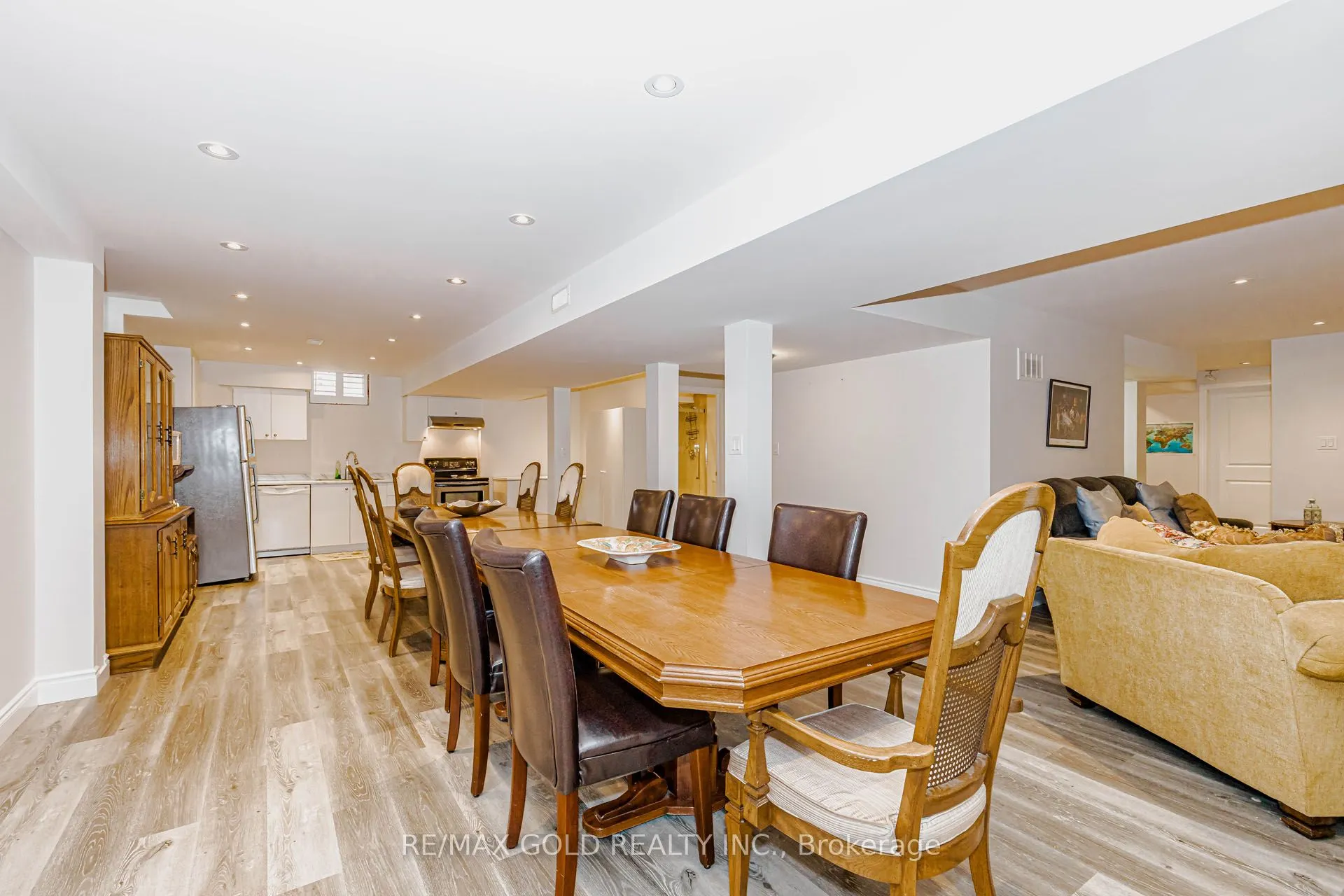 10 Falkland Road