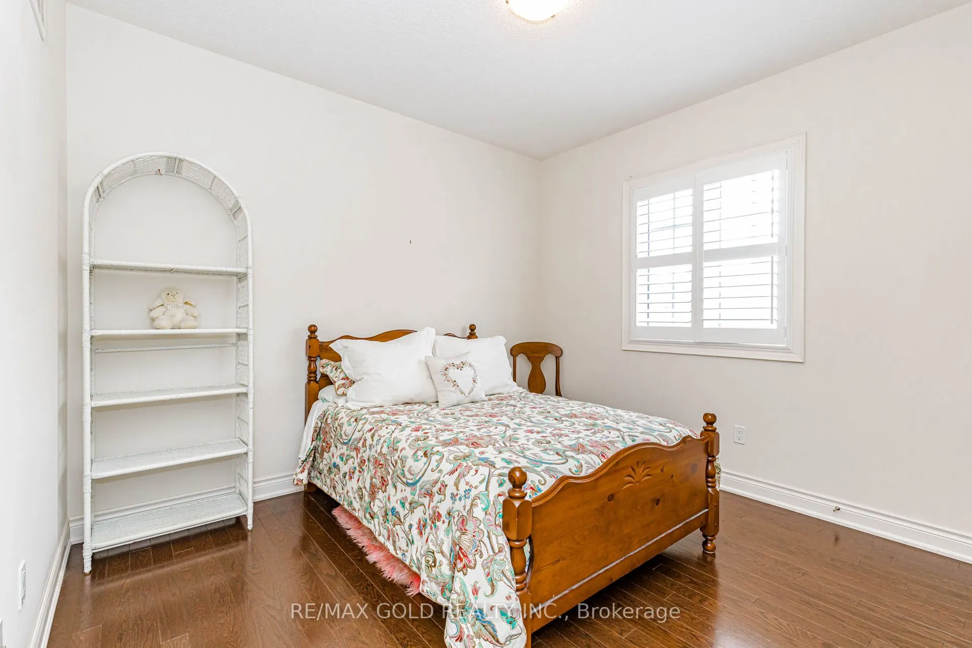 10 Falkland Road