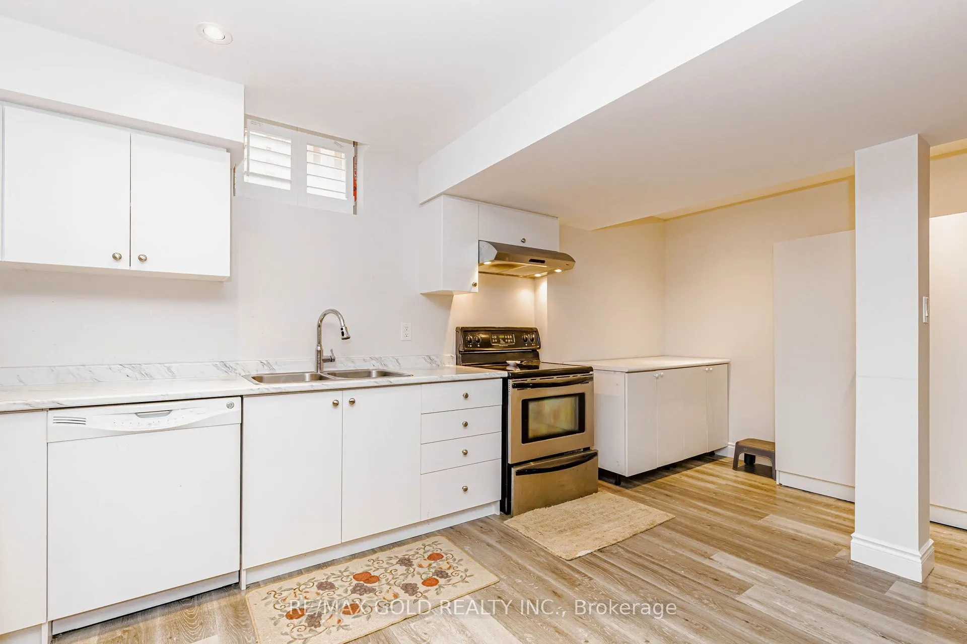 10 Falkland Road
