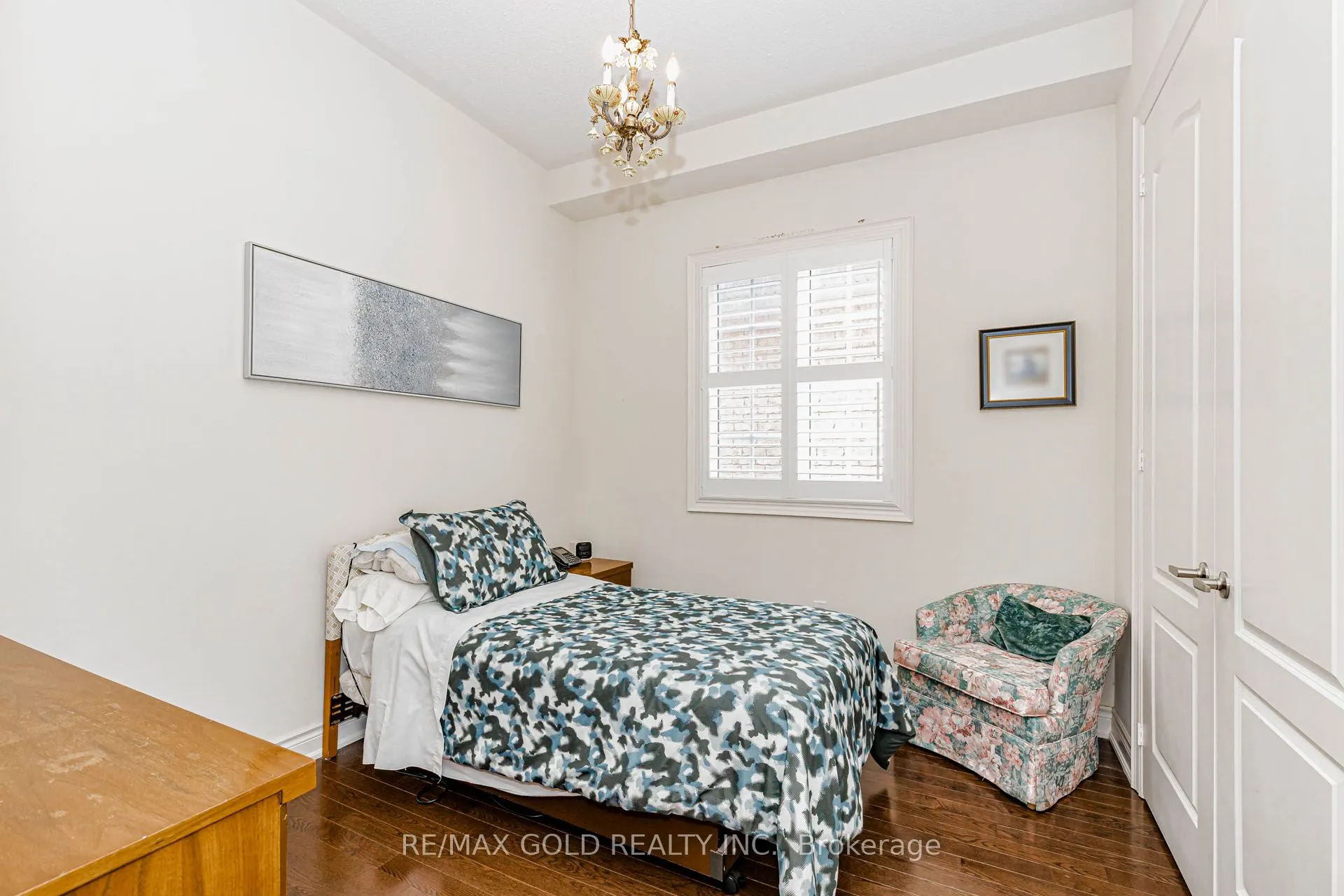 10 Falkland Road