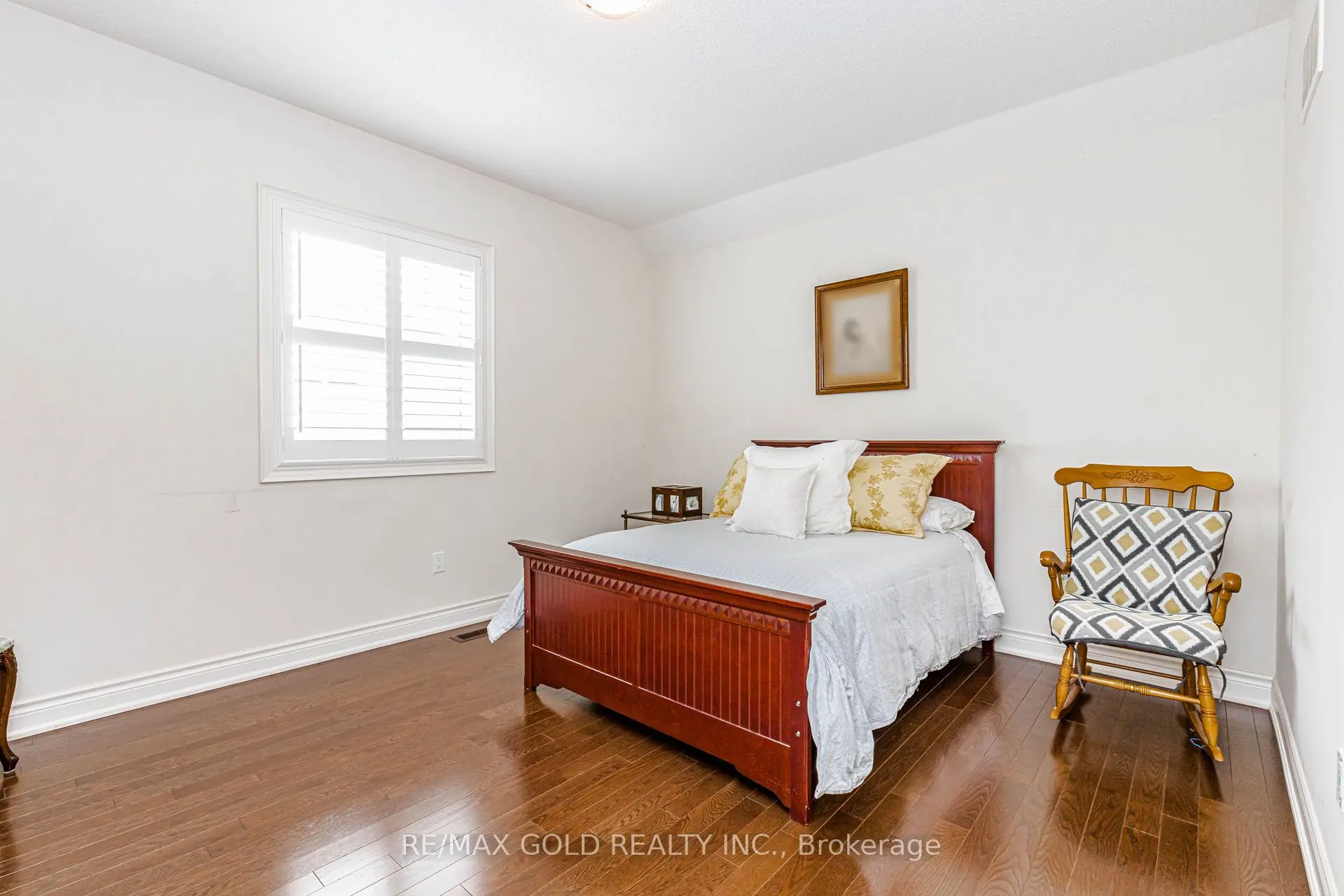 10 Falkland Road