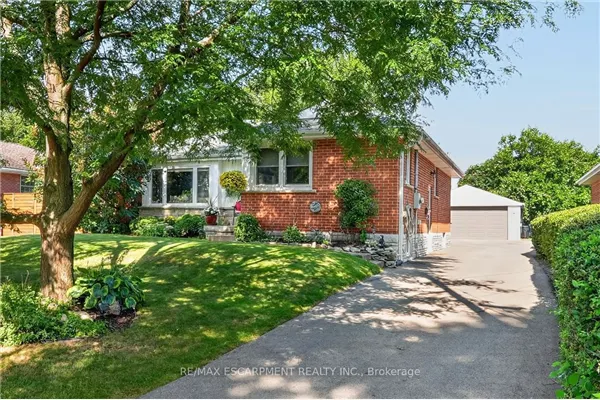 465 Springbank Crescent
