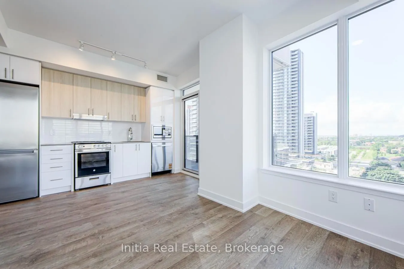 5105 Hurontario Street N #808