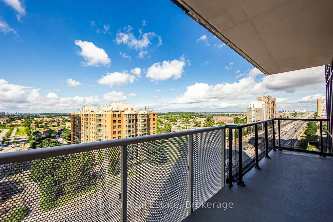 5105 Hurontario Street N #808
