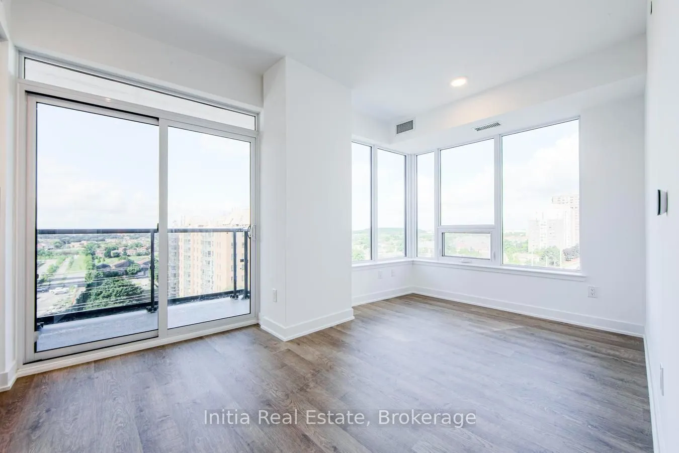 5105 Hurontario Street N #808