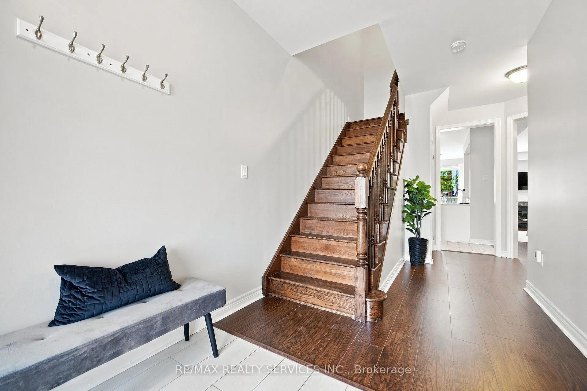 20 Cedarcrest Street