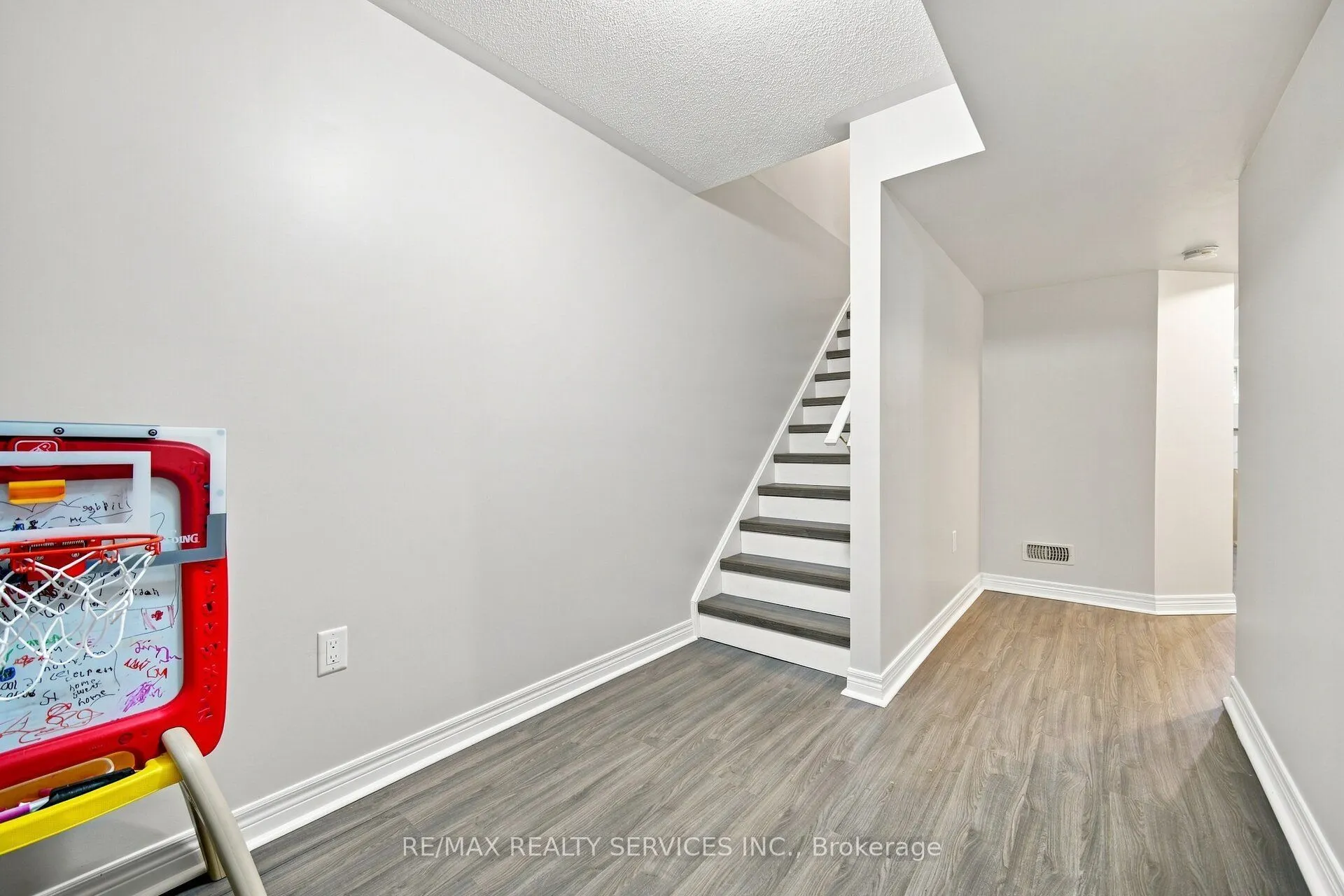 20 Cedarcrest Street