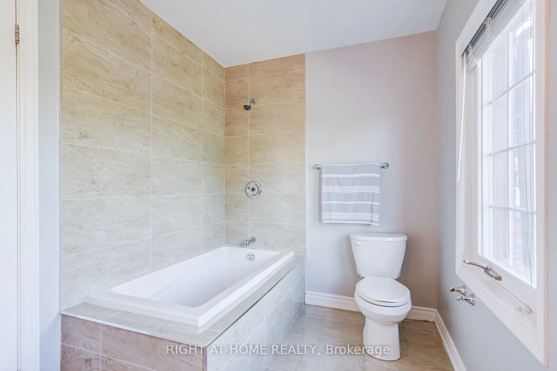 2598 Mason Heights