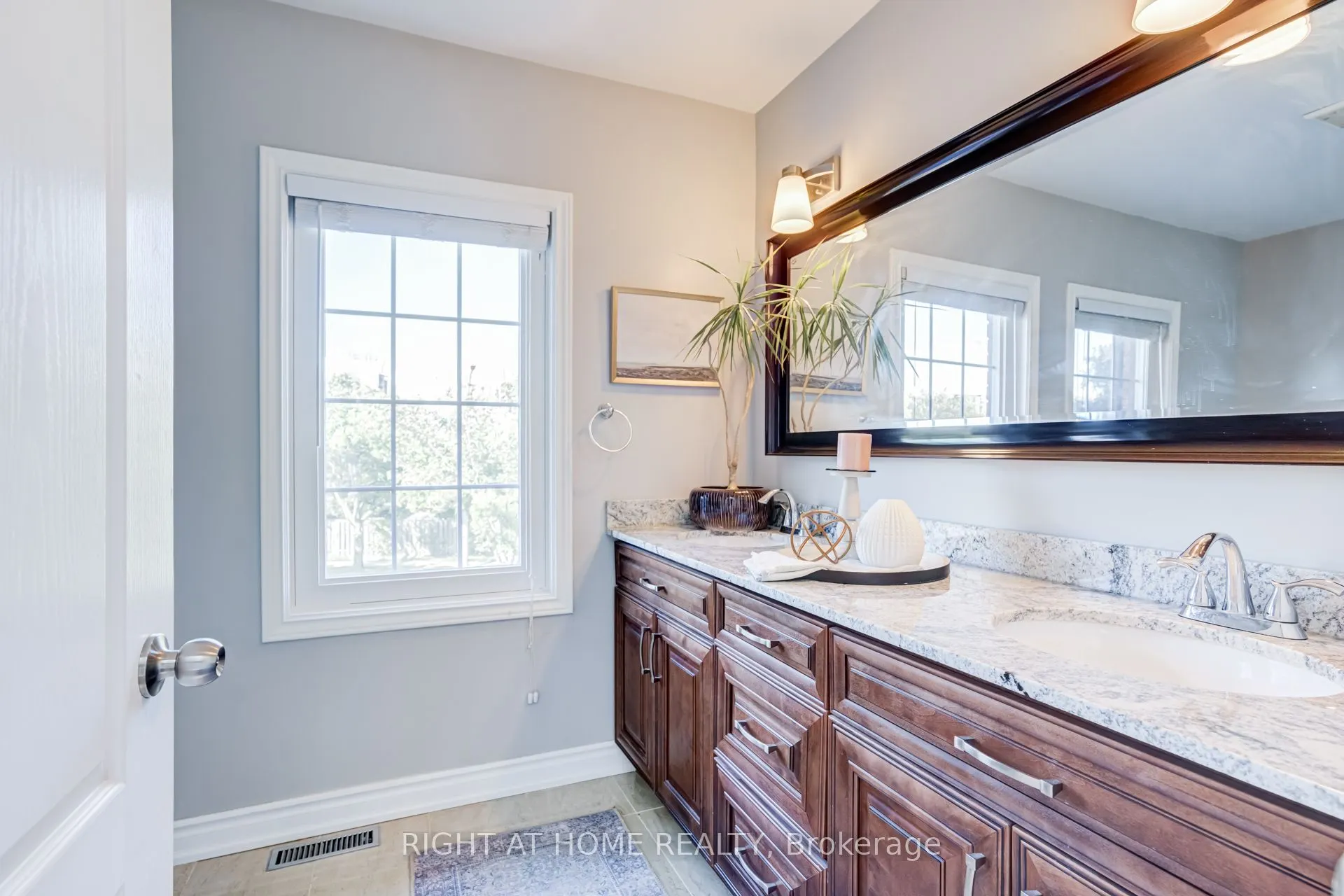 2598 Mason Heights
