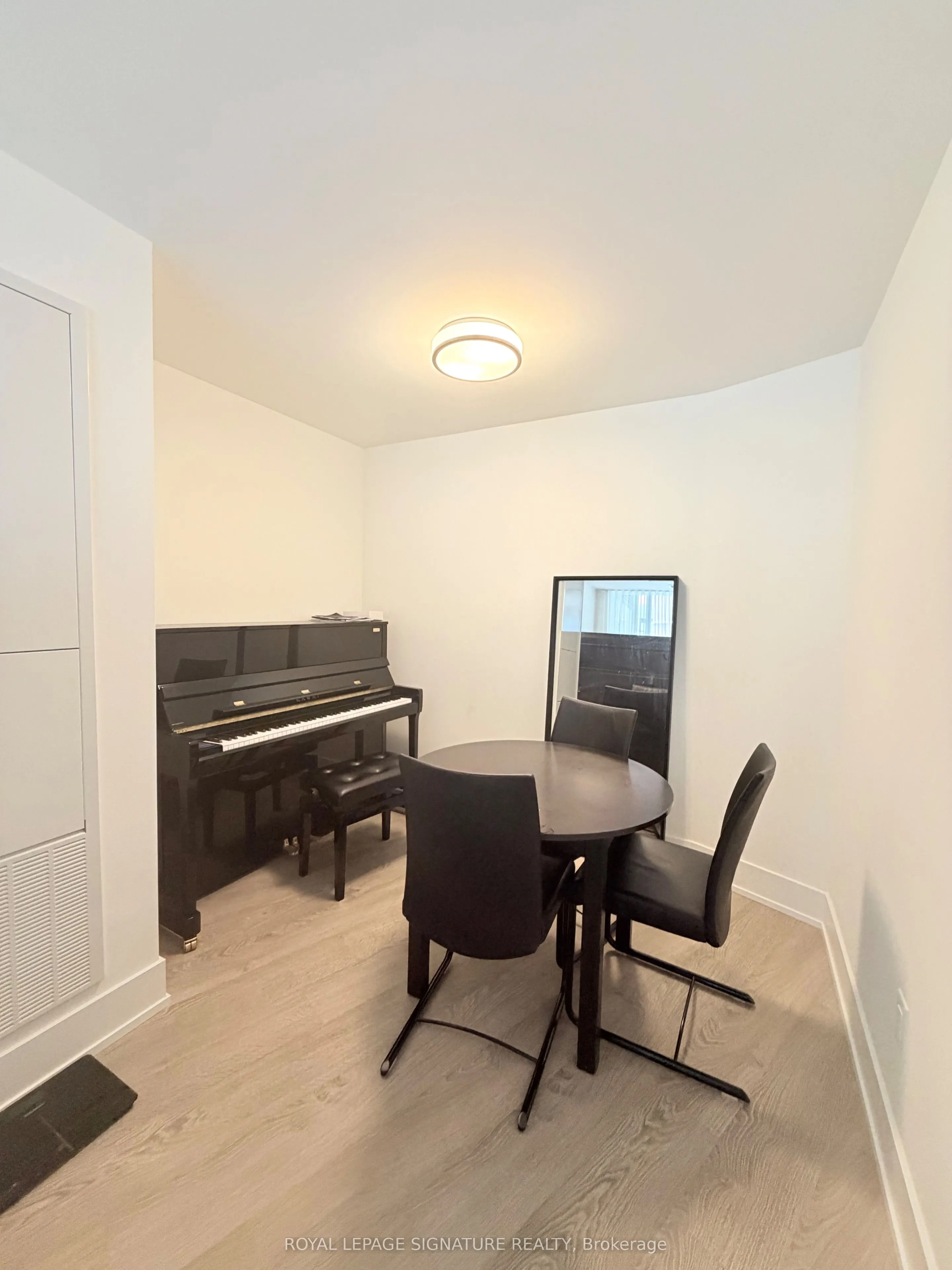 259 The Kingsway #301