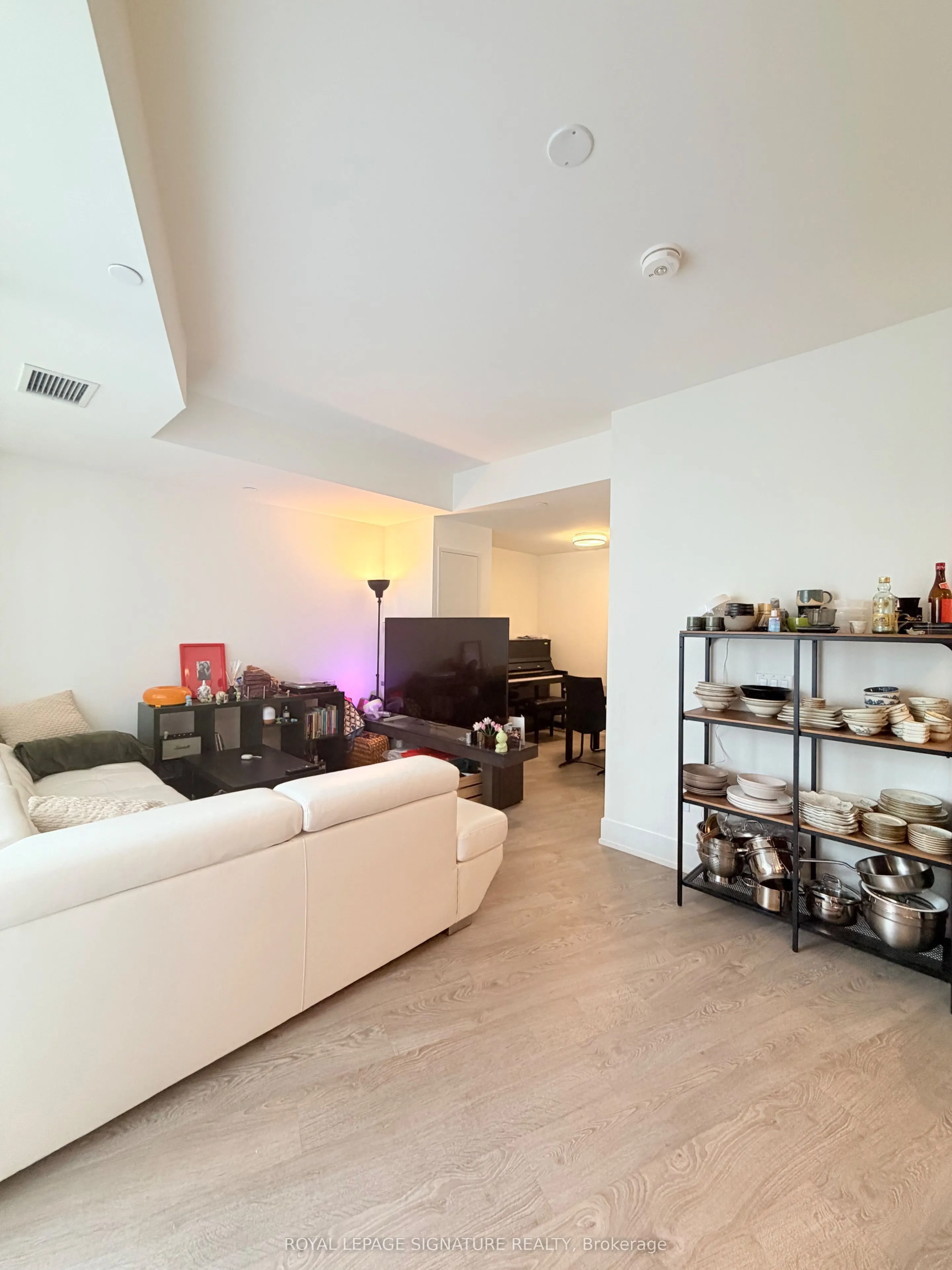 259 The Kingsway #301