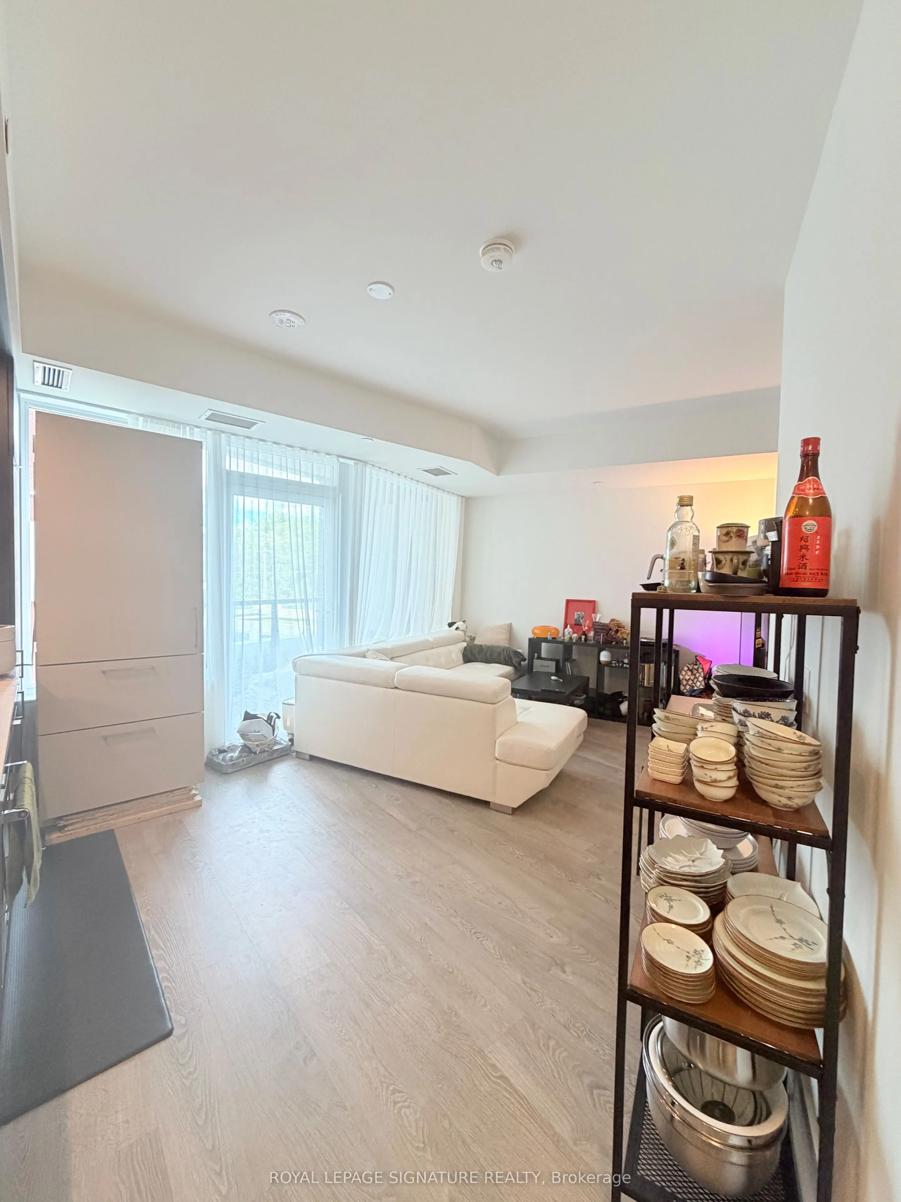 259 The Kingsway #301