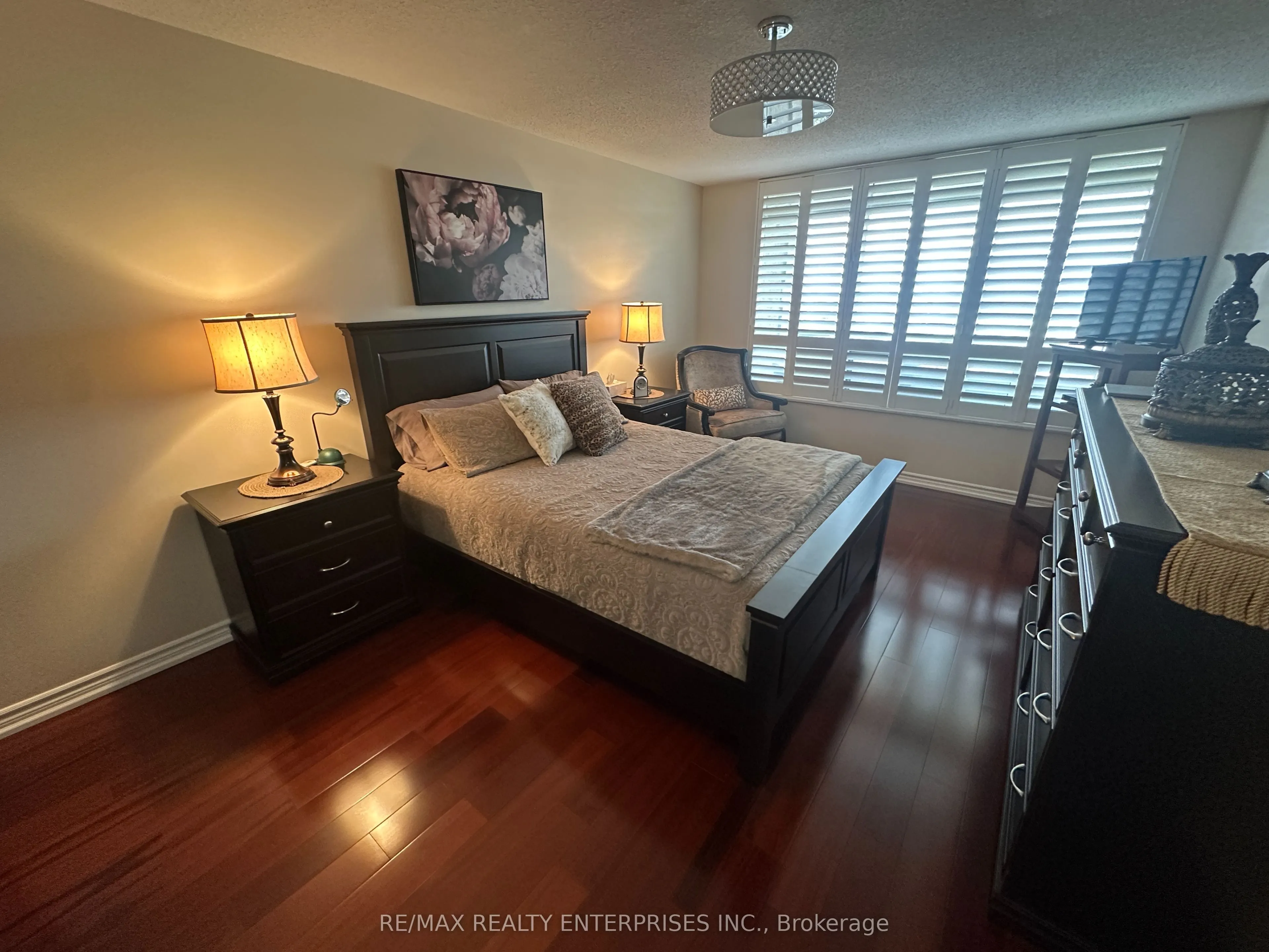 35 Kingsbridge Garden Circle W #711