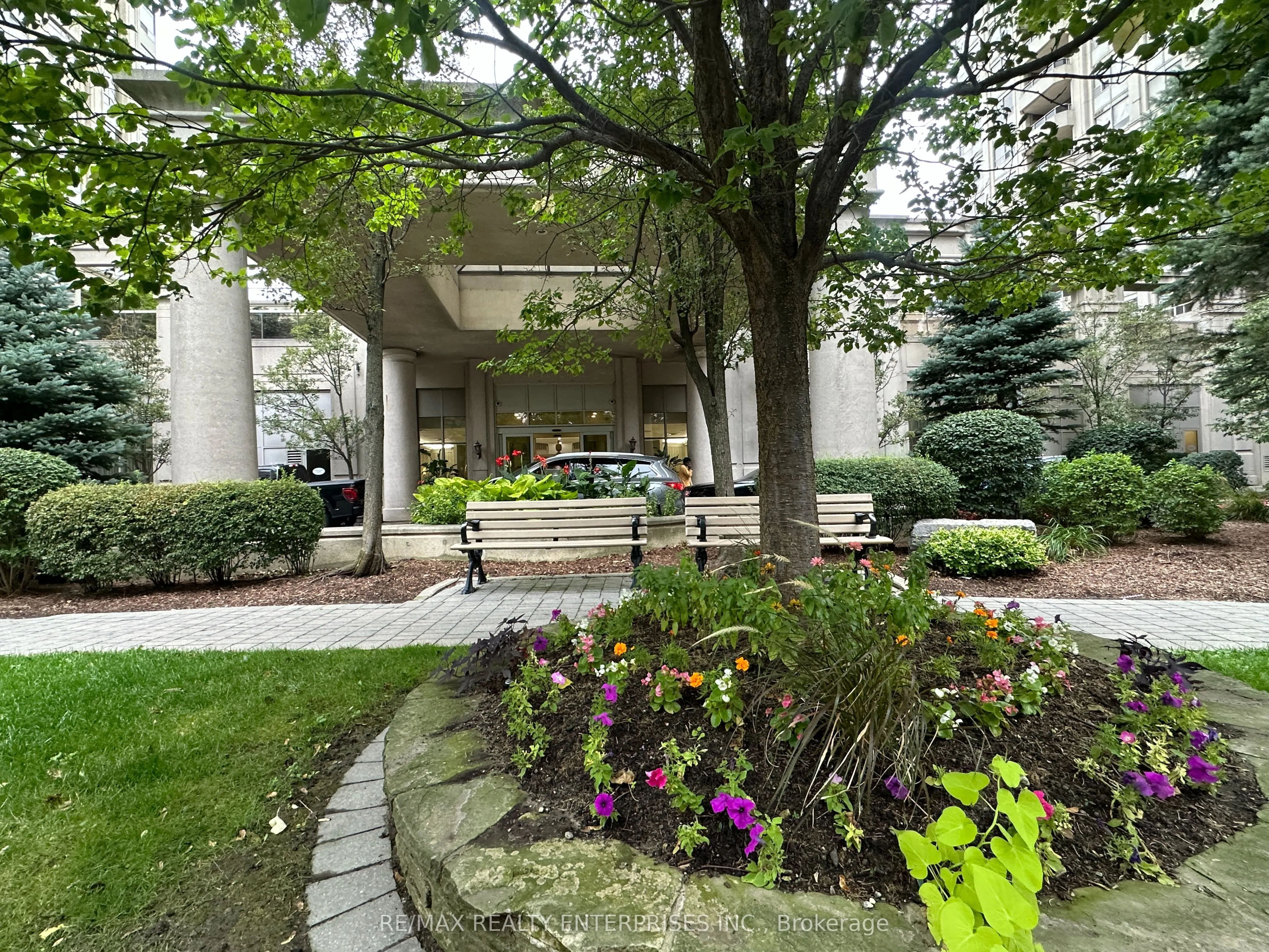 35 Kingsbridge Garden Circle W #711