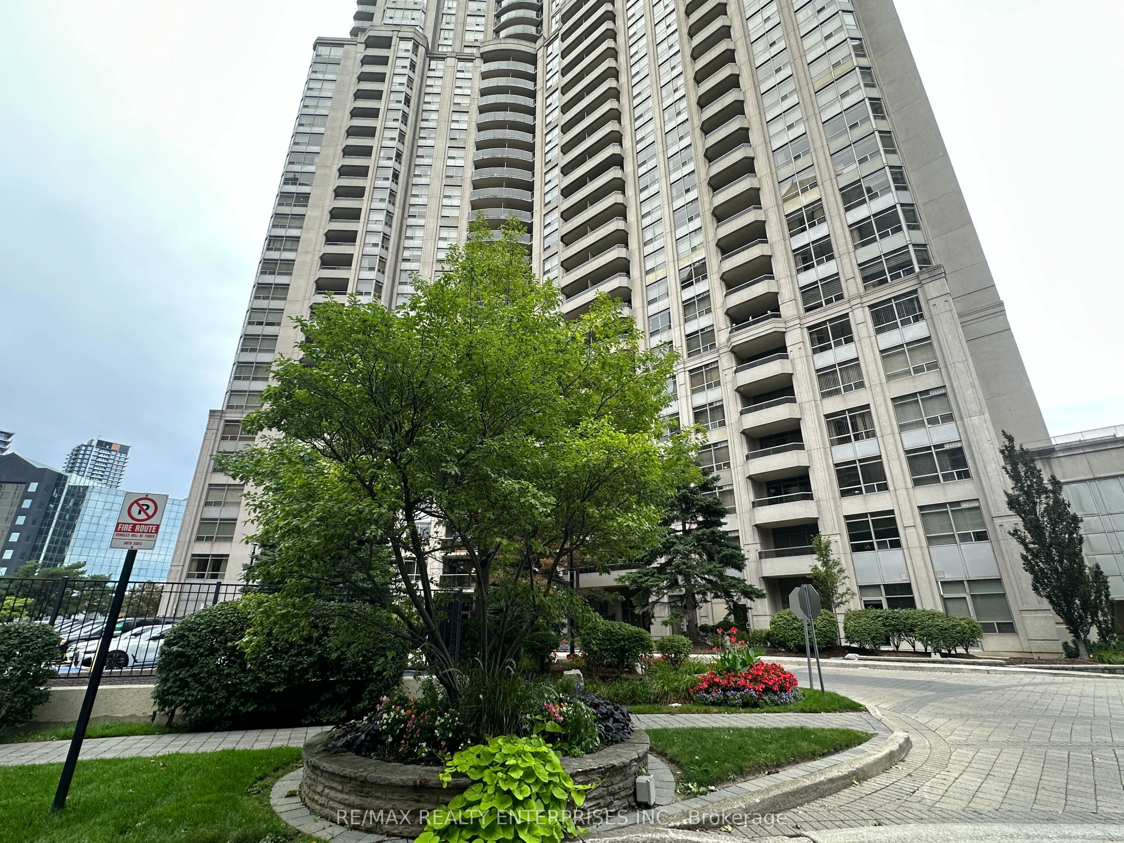 35 Kingsbridge Garden Circle W #711