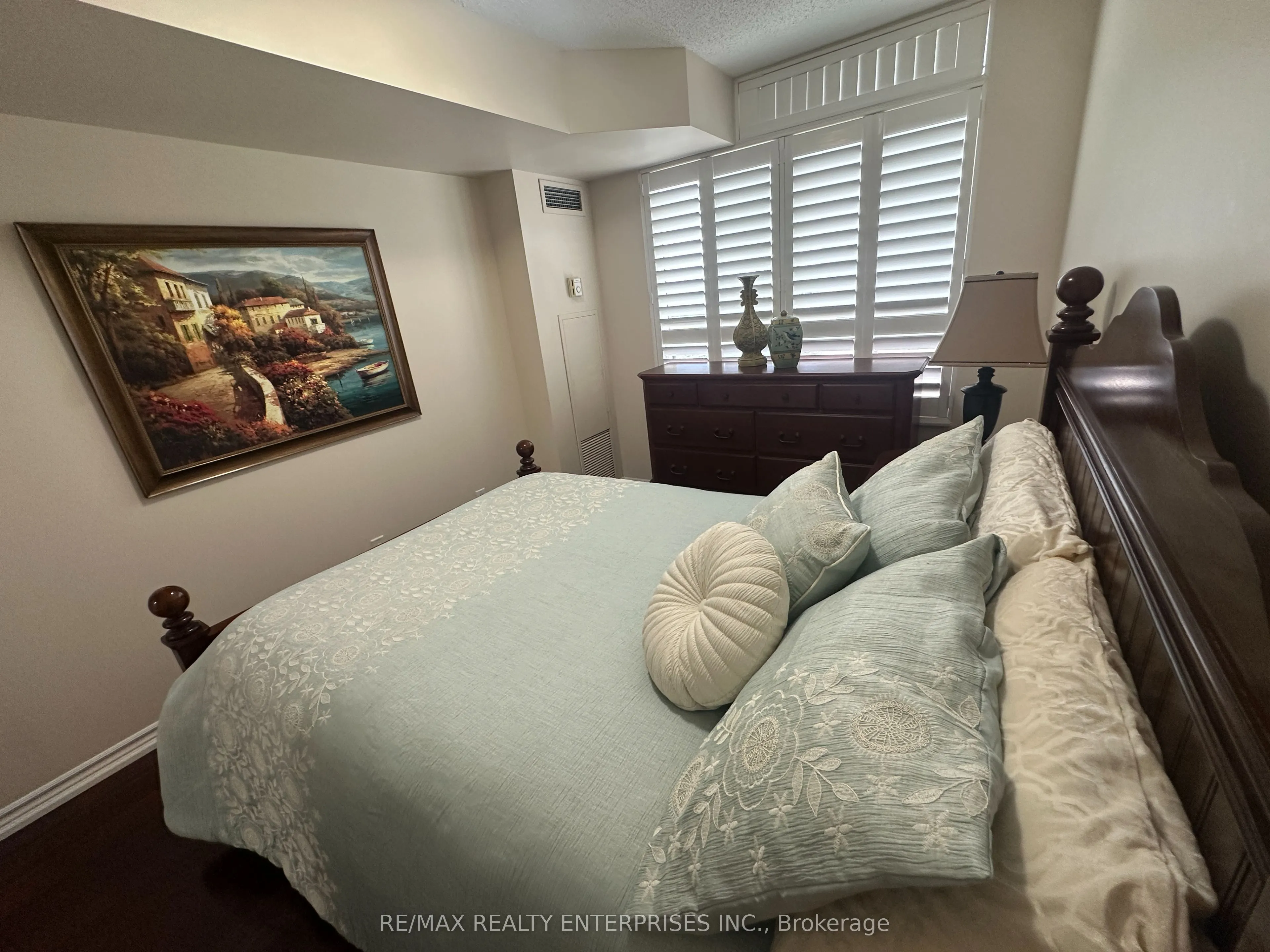 35 Kingsbridge Garden Circle W #711