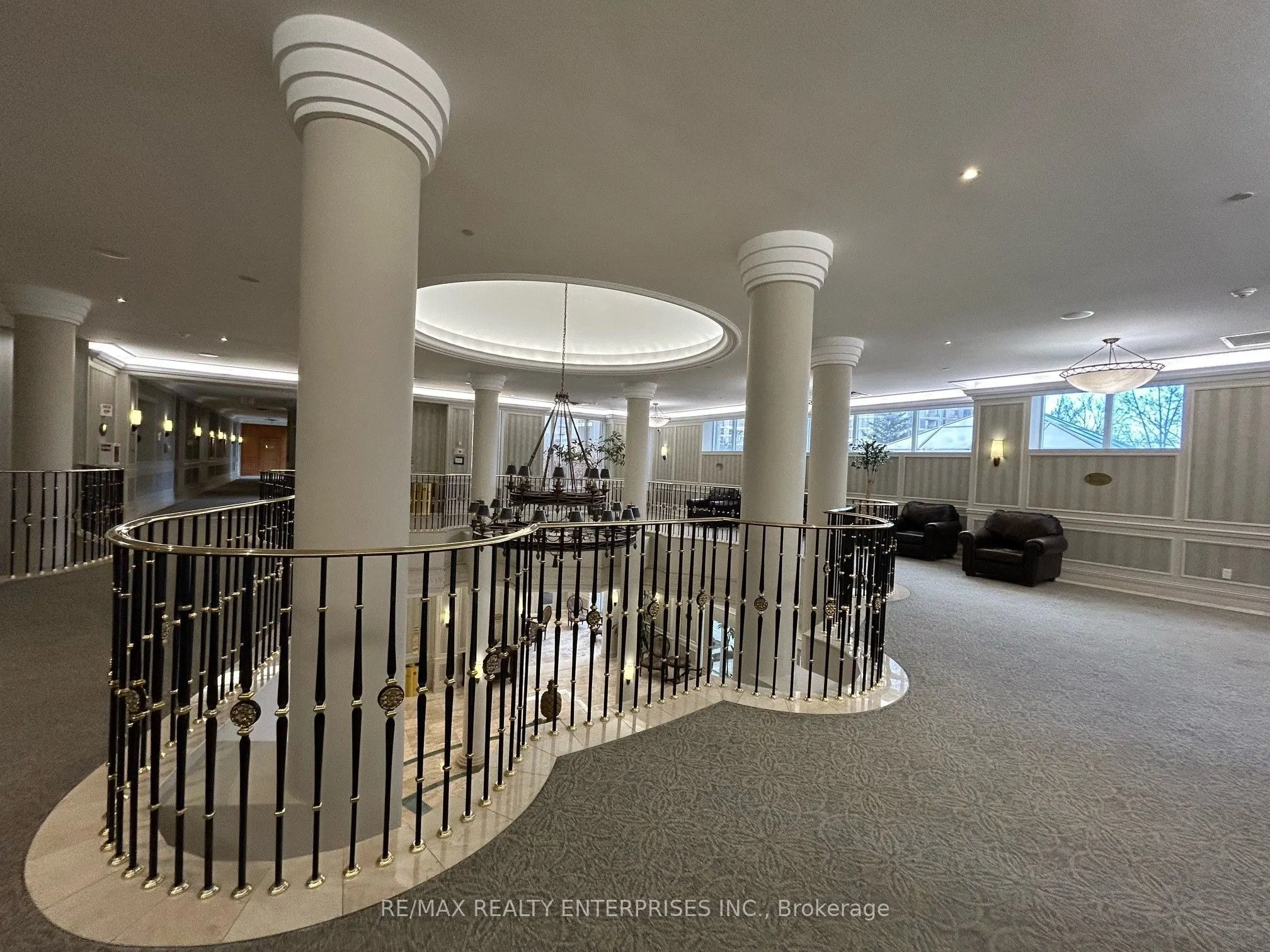 35 Kingsbridge Garden Circle W #711