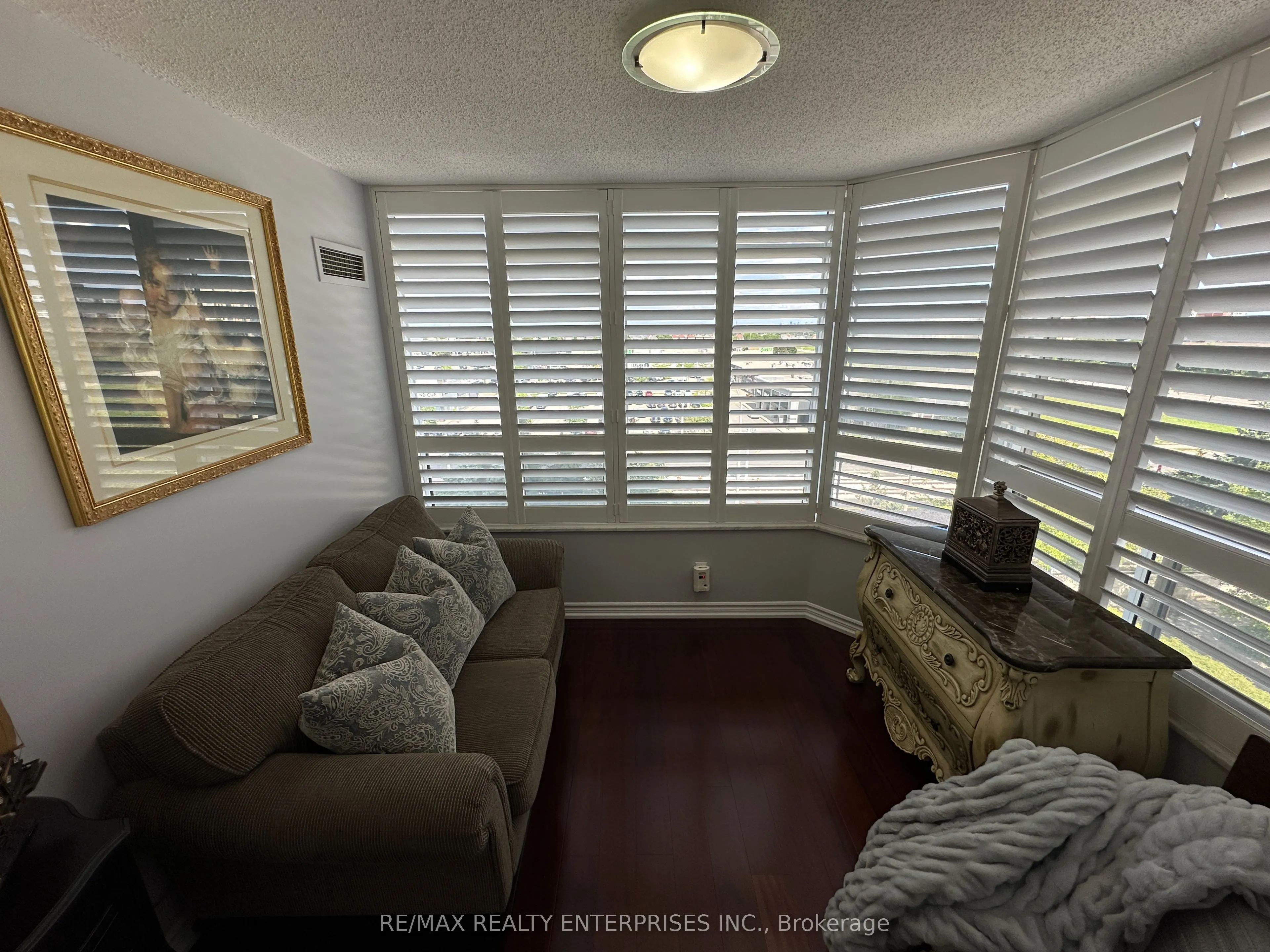 35 Kingsbridge Garden Circle W #711