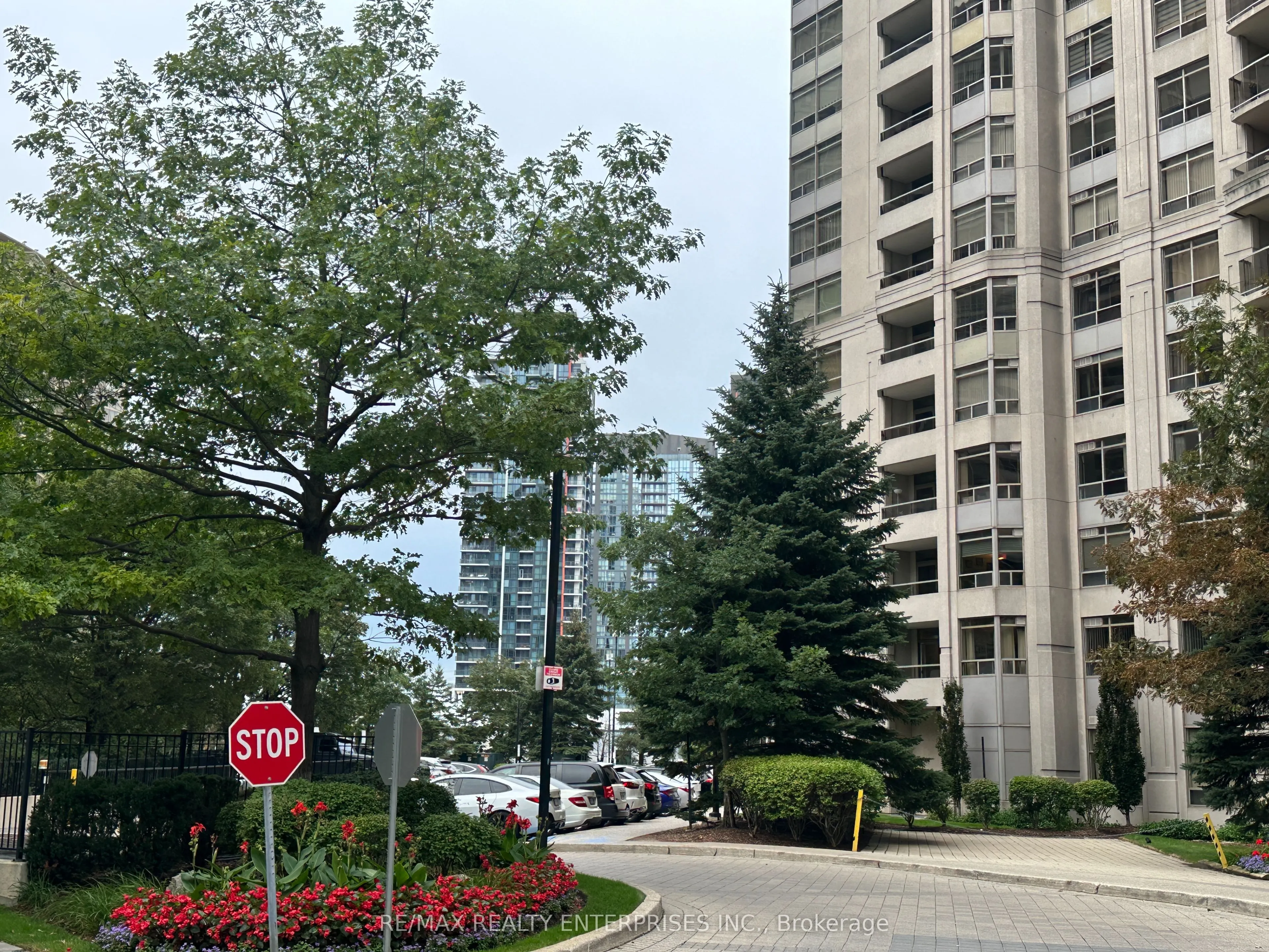 35 Kingsbridge Garden Circle W #711