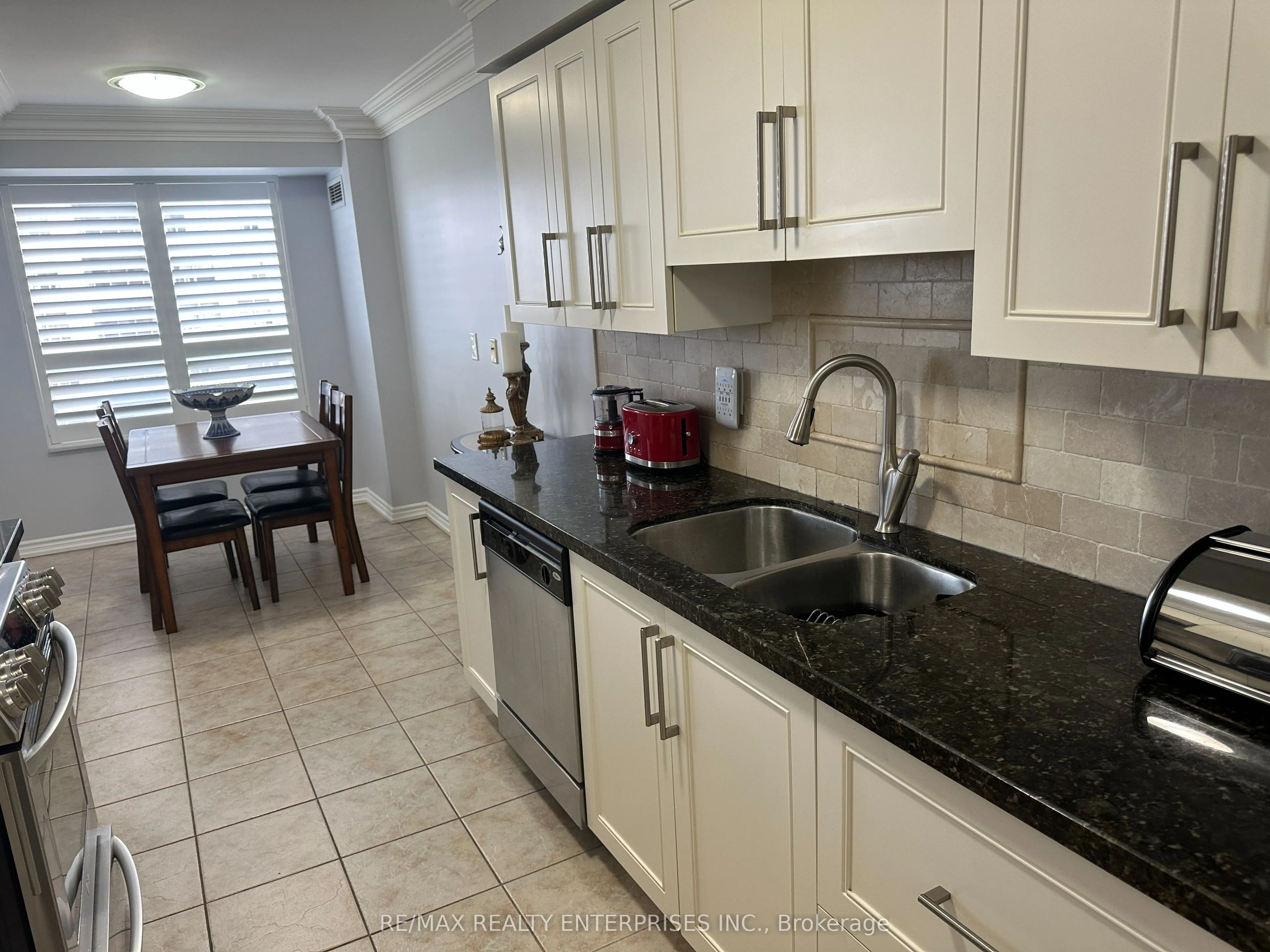 35 Kingsbridge Garden Circle W #711