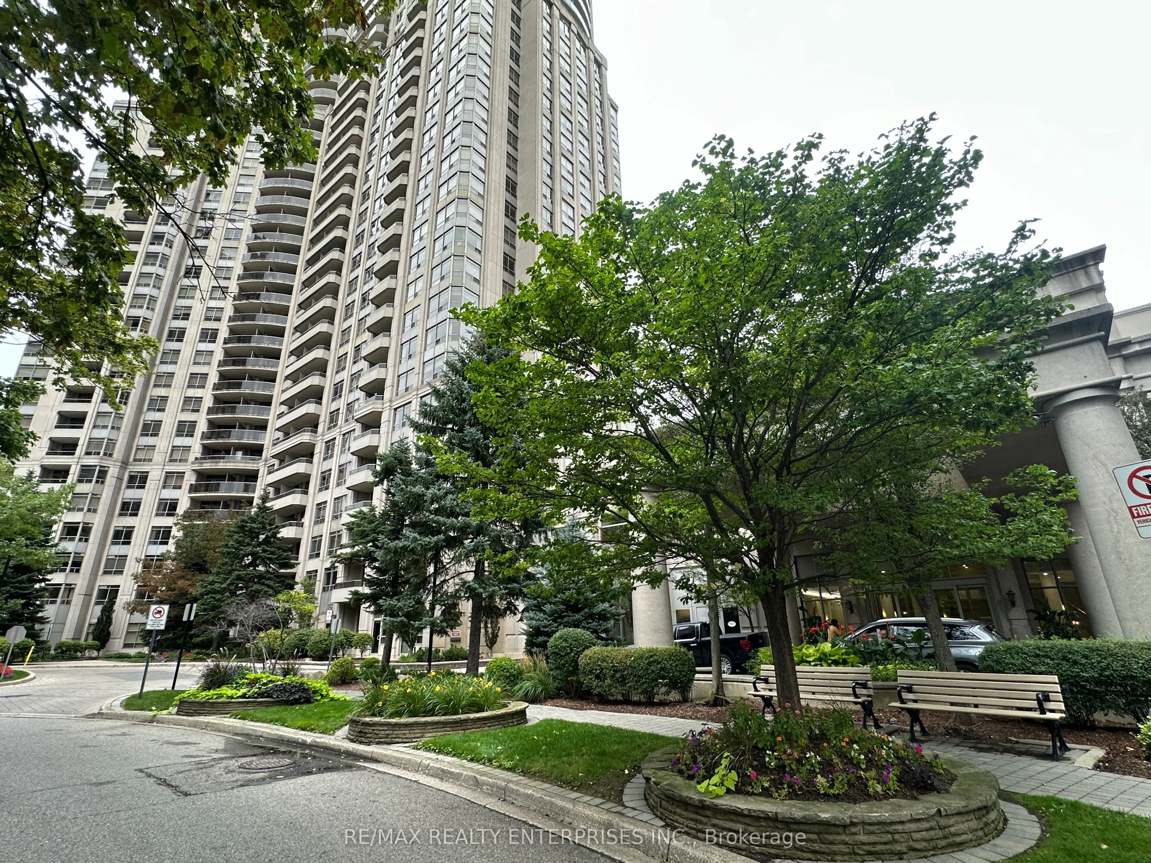 35 Kingsbridge Garden Circle W #711
