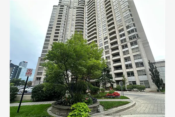 35 Kingsbridge Garden Circle W