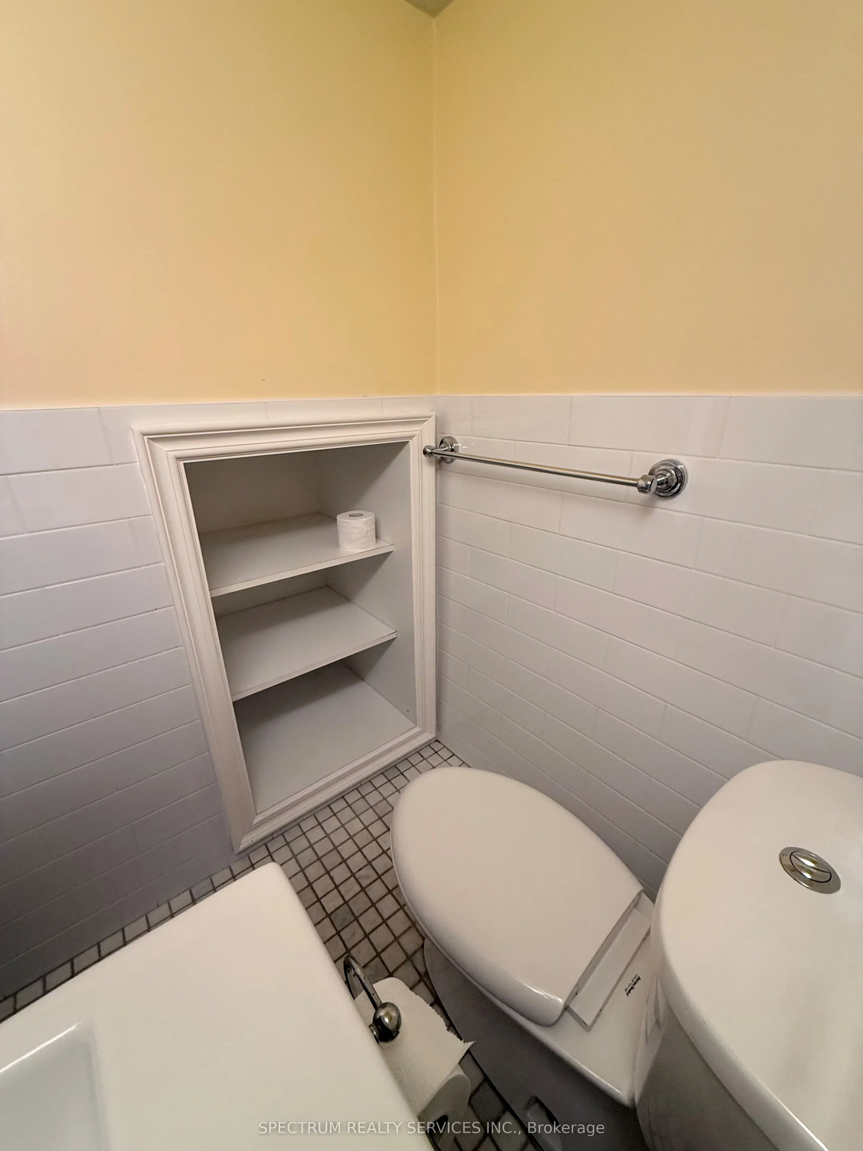 172 Queenslea Avenue #Lower