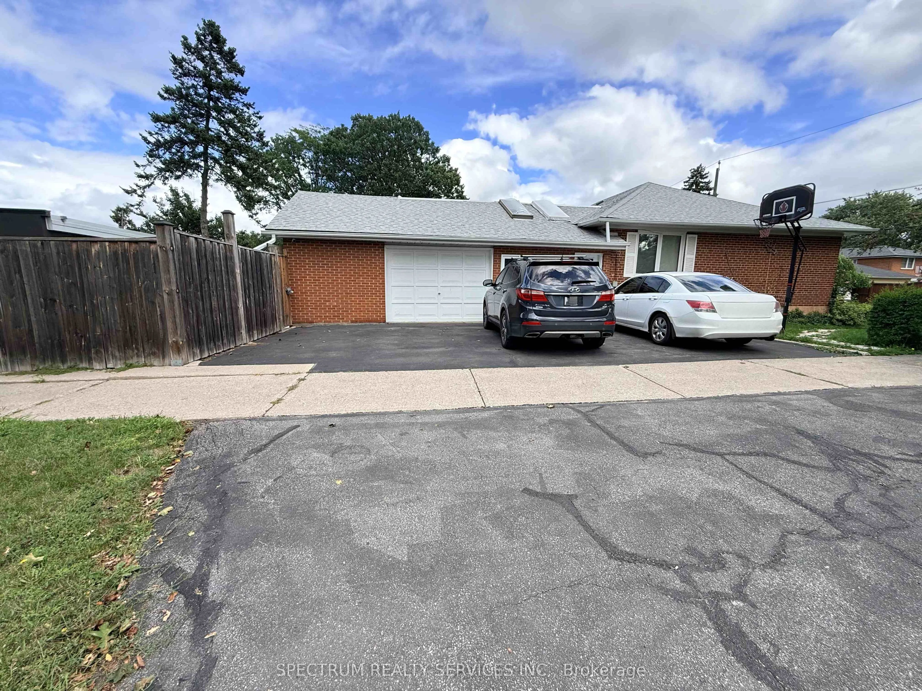 172 Queenslea Avenue #Lower