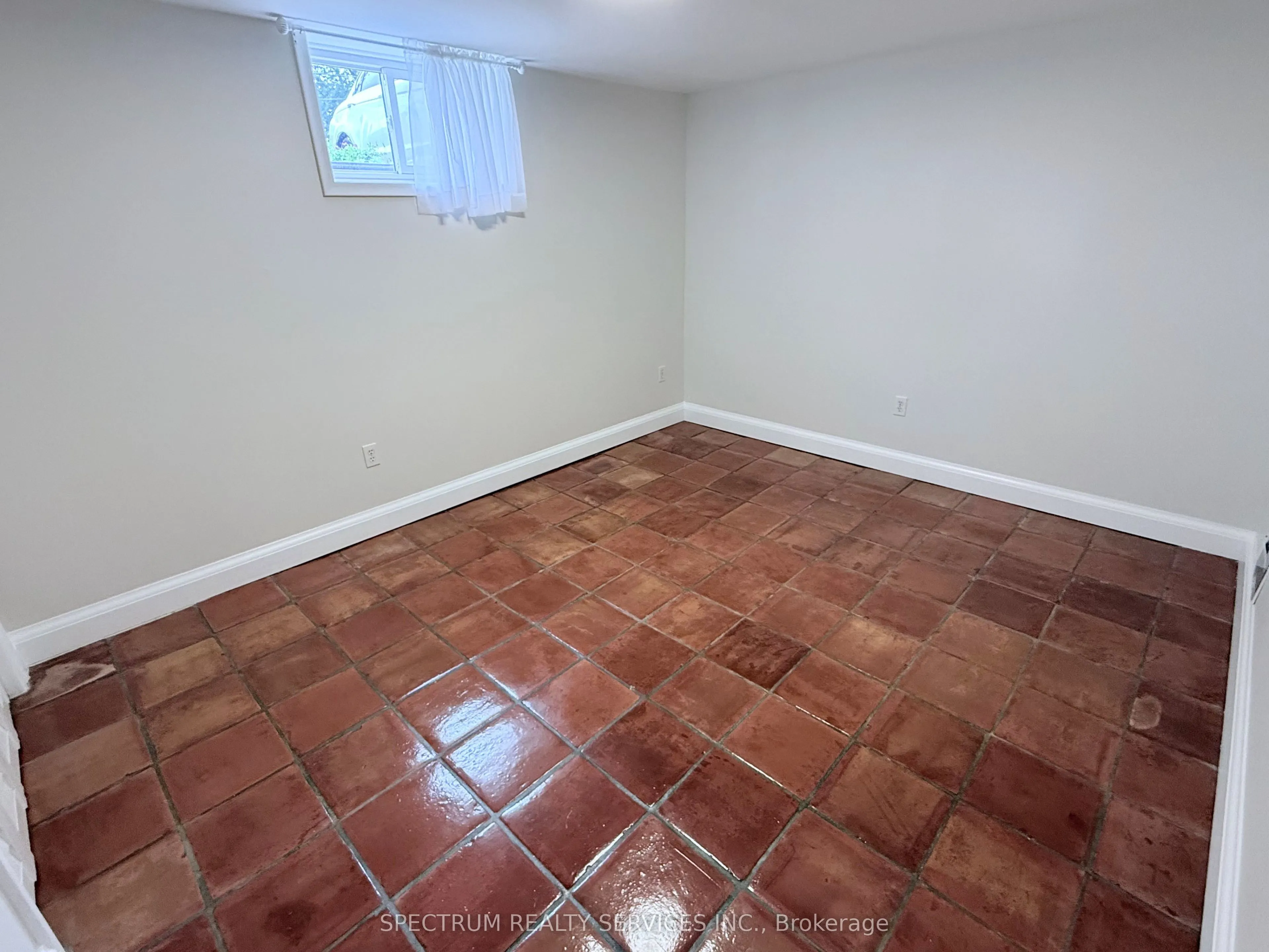 172 Queenslea Avenue #Lower