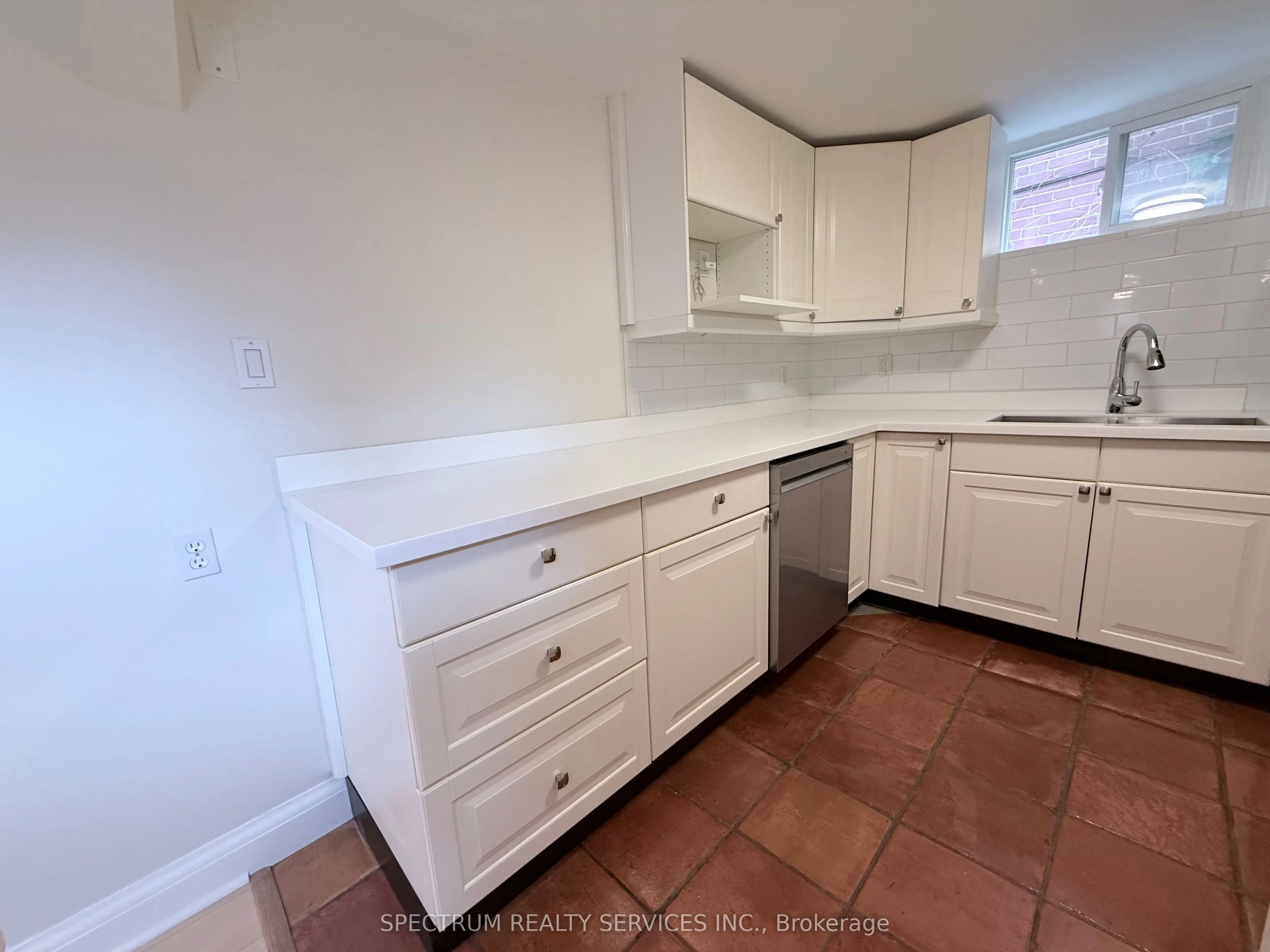 172 Queenslea Avenue #Lower