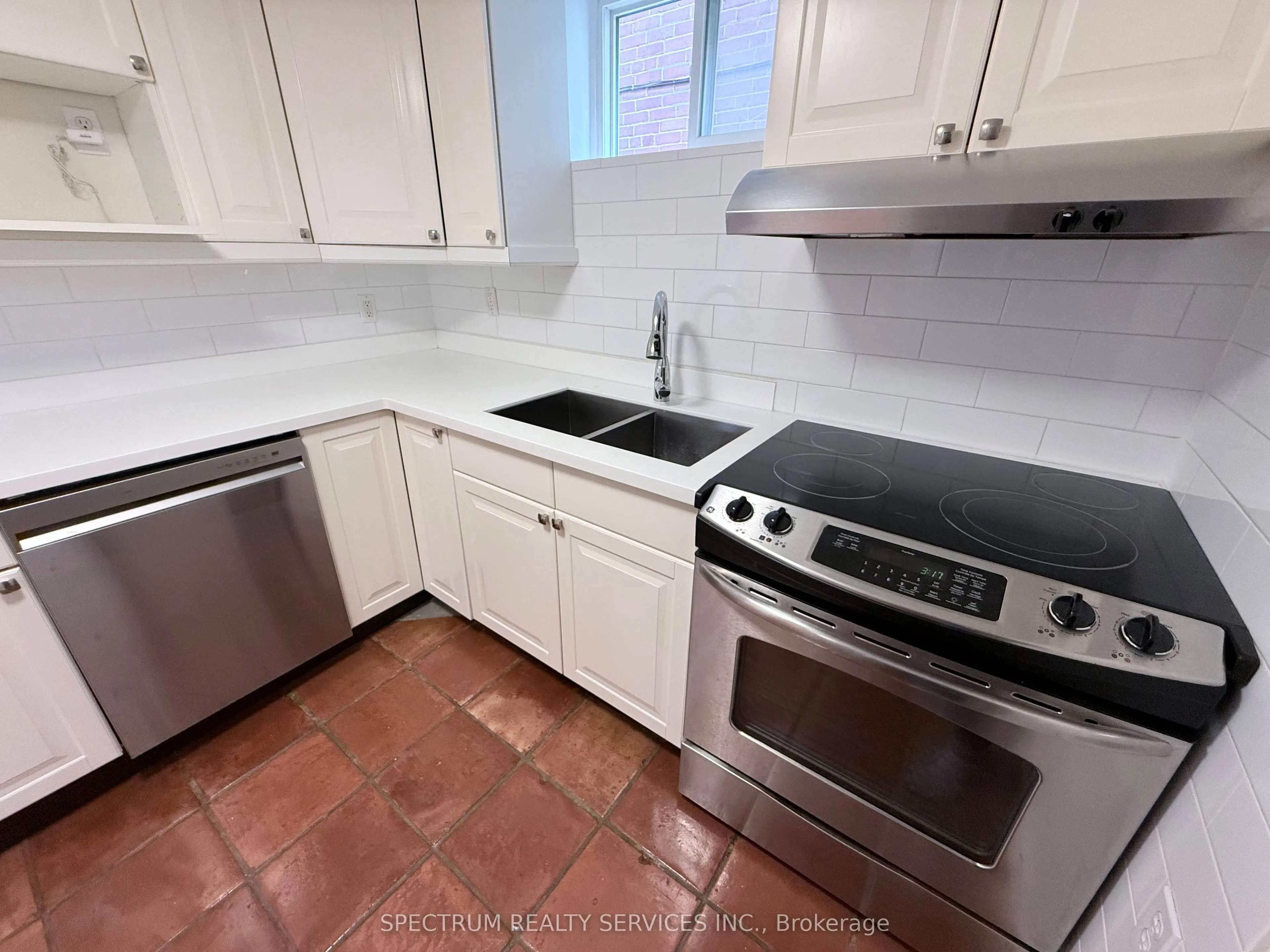 172 Queenslea Avenue #Lower