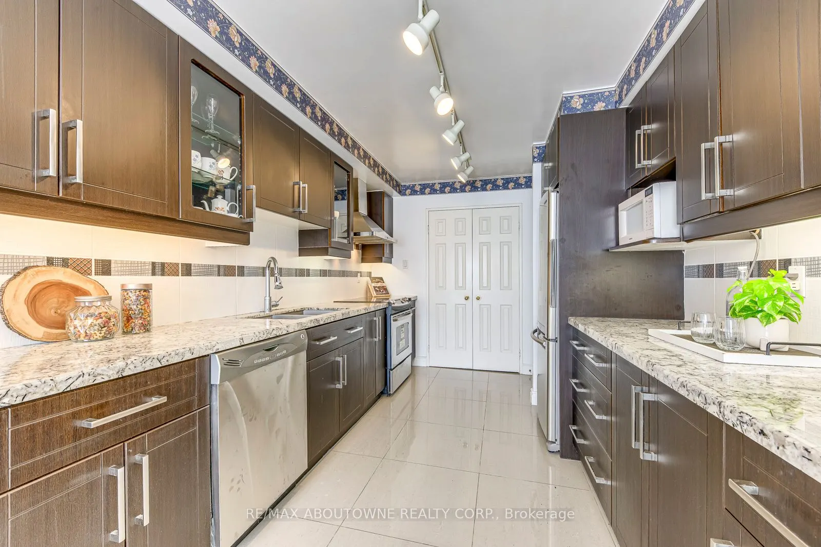 1700 The Collegeway #613