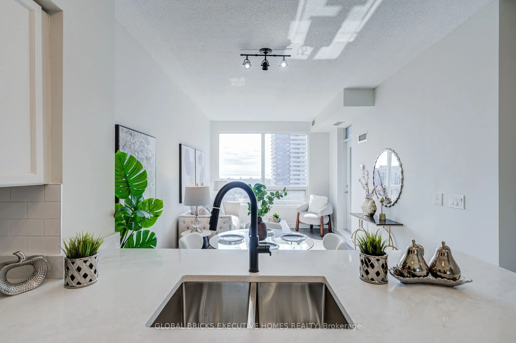 388 Prince of Wales Drive #2911