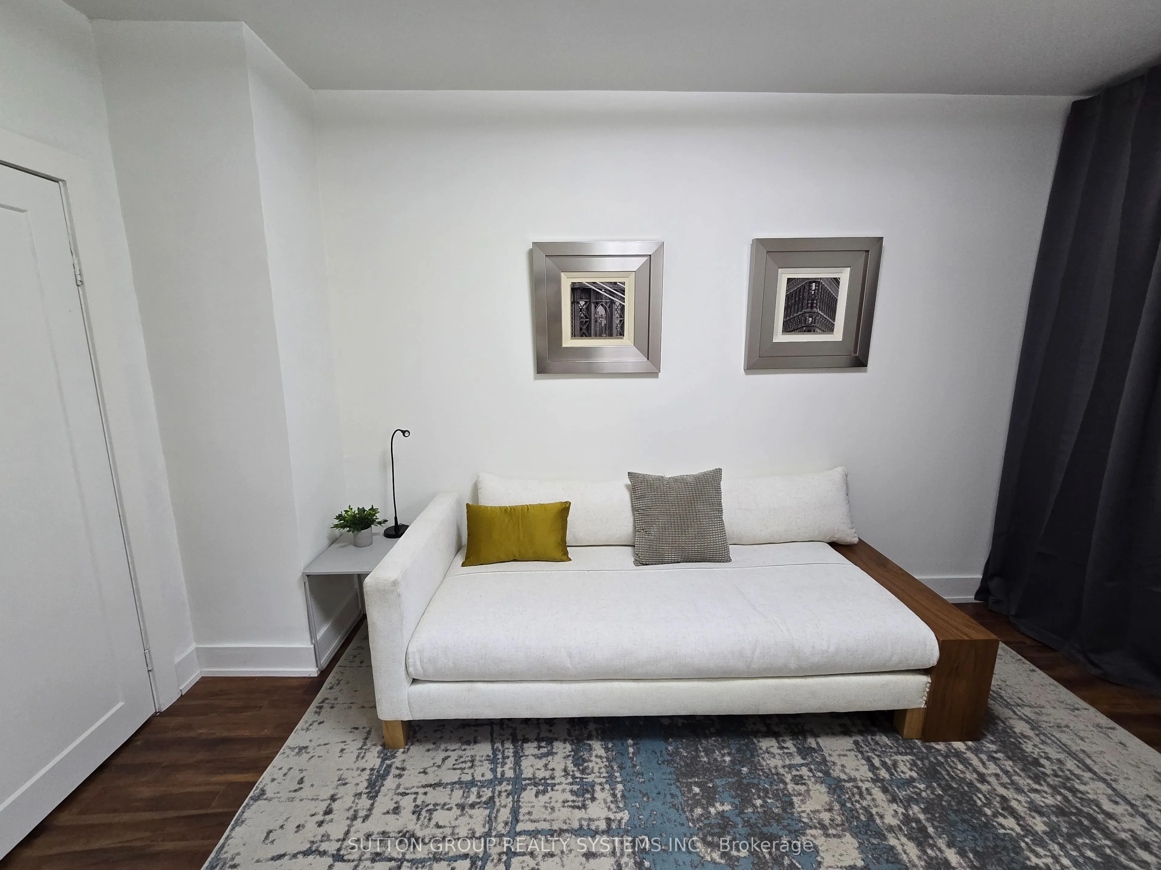 2886 Lake Shore Boulevard W #1