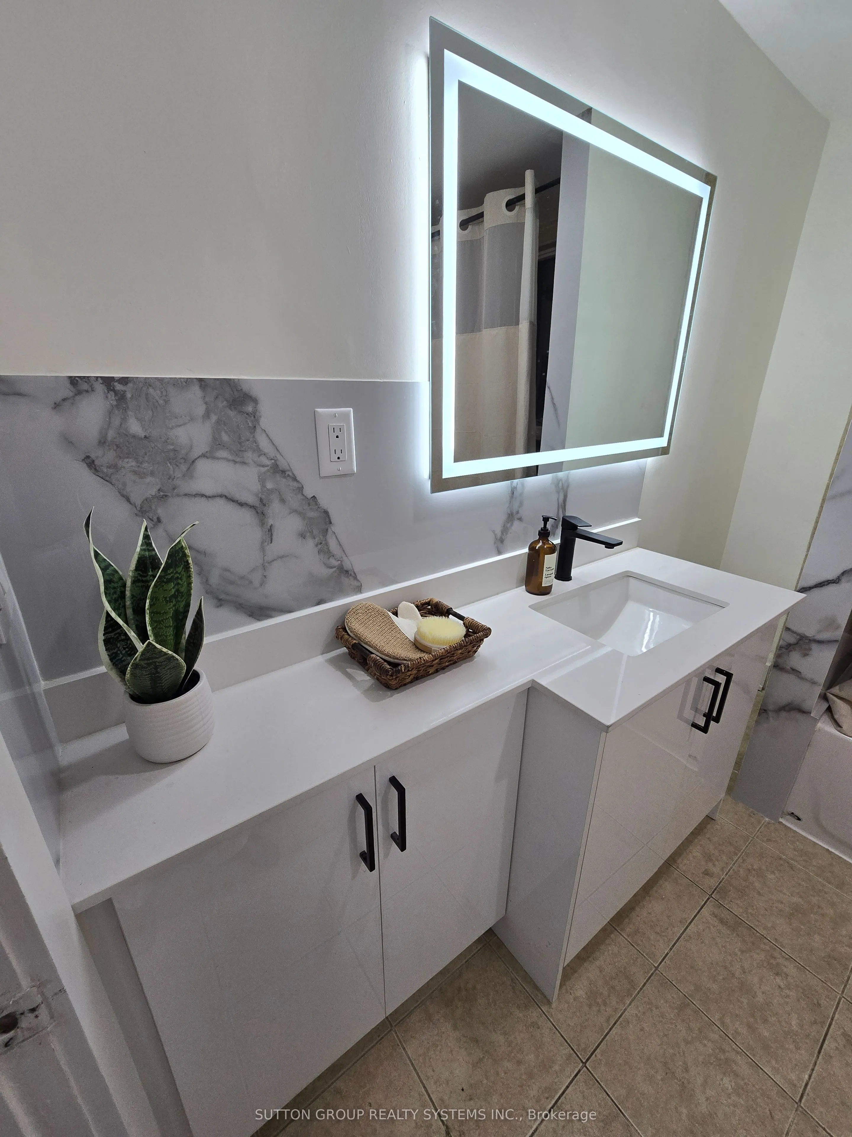 2886 Lake Shore Boulevard W #1