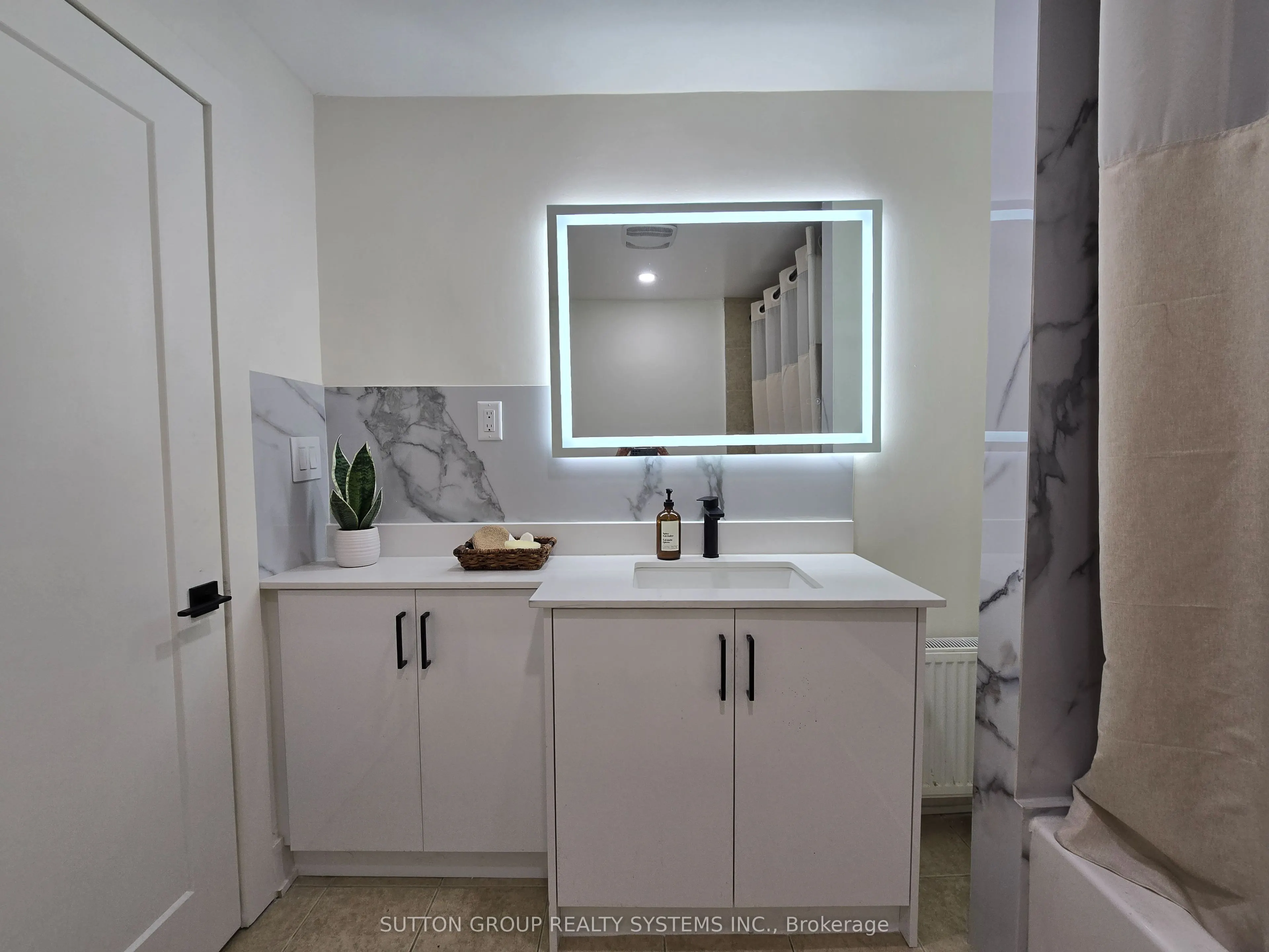 2886 Lake Shore Boulevard W #1