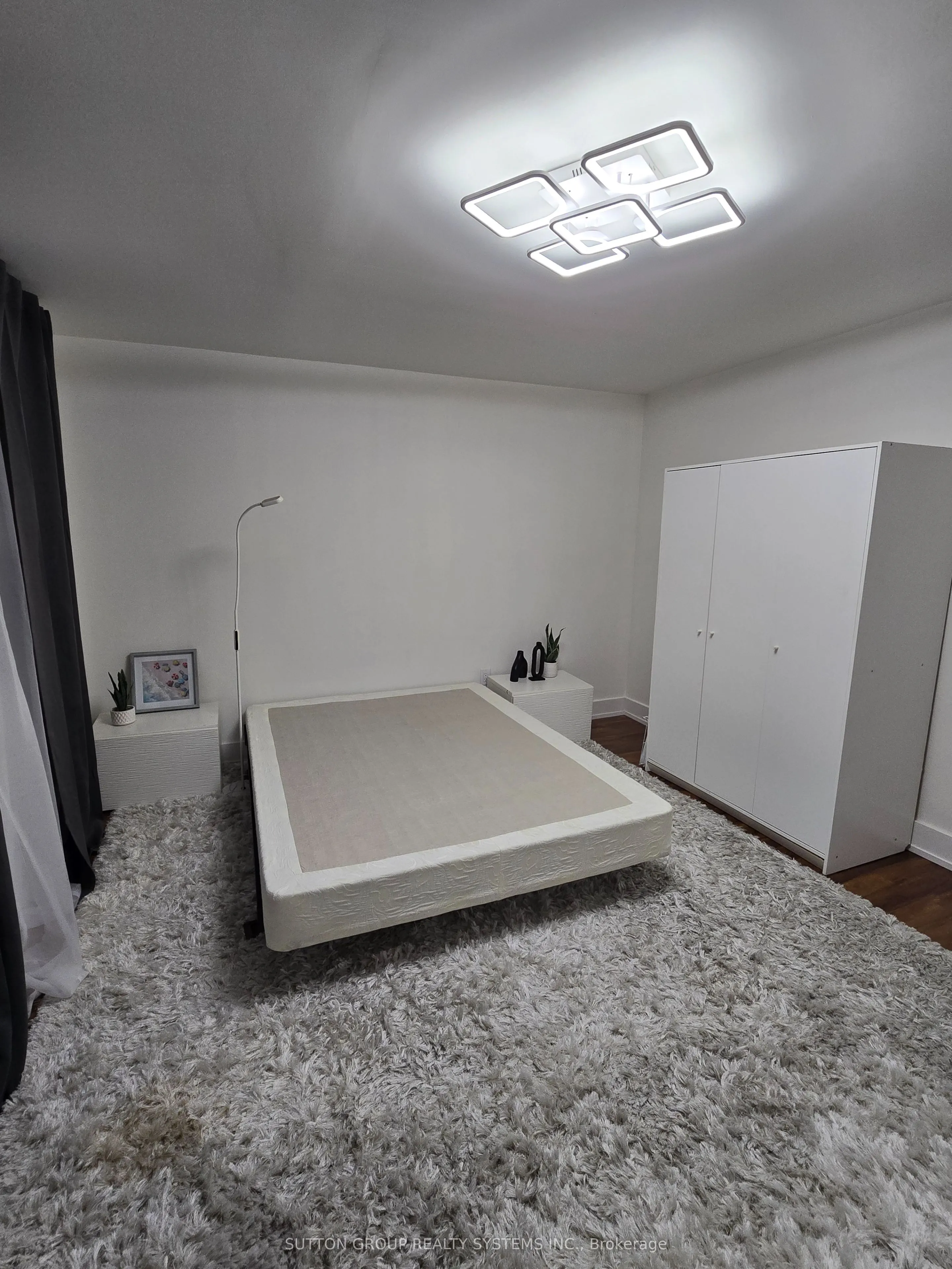 2886 Lake Shore Boulevard W #1