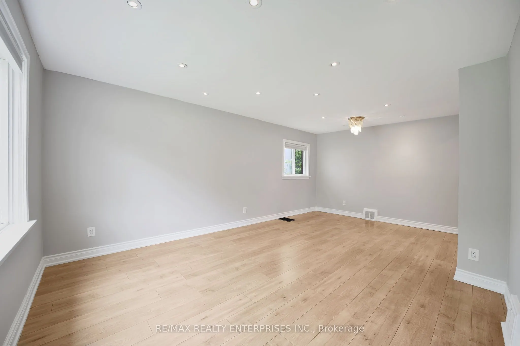 15 Delroy Drive